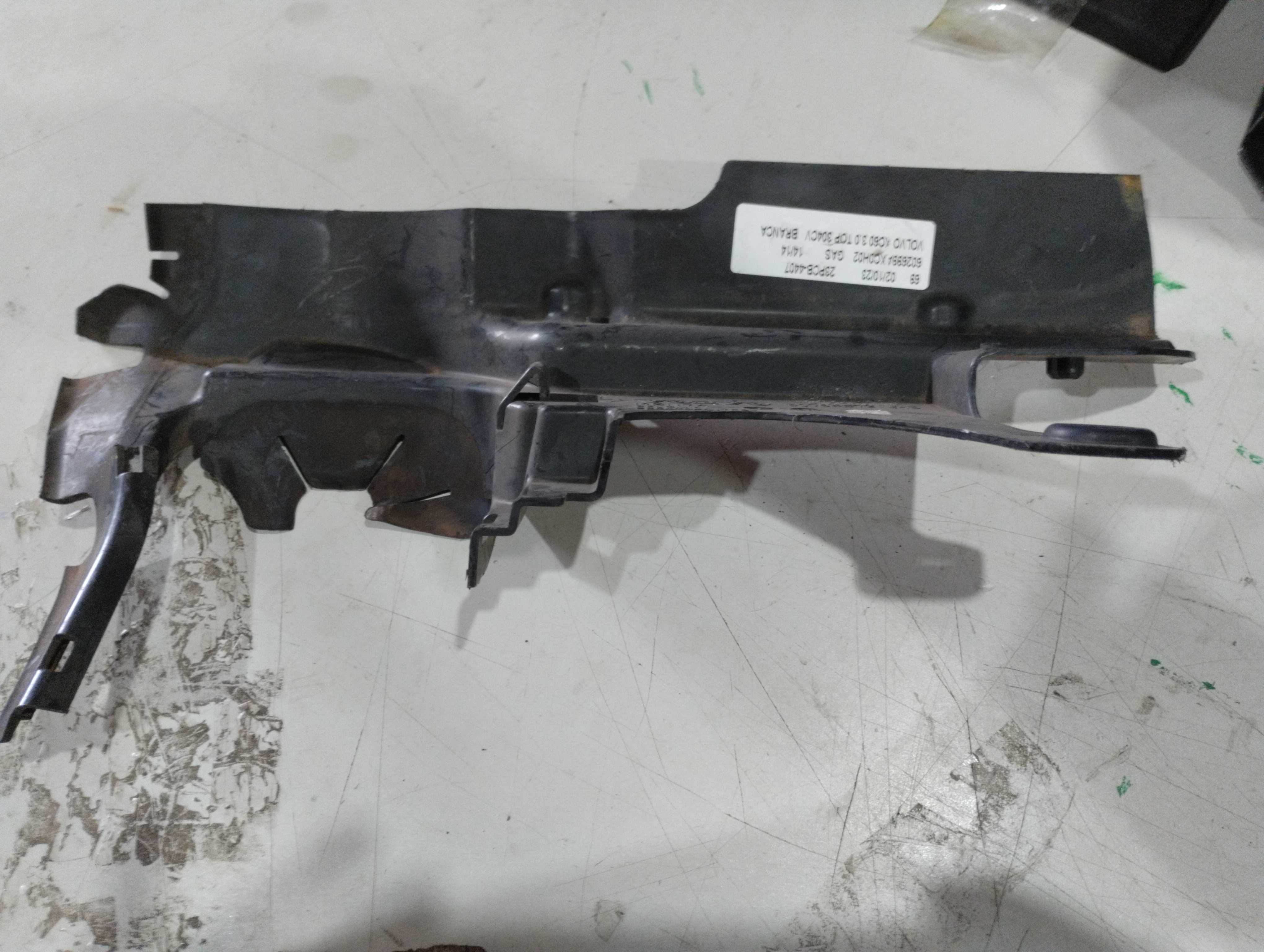 Defletor lado esquerdo radiador do volvo XC60 2013