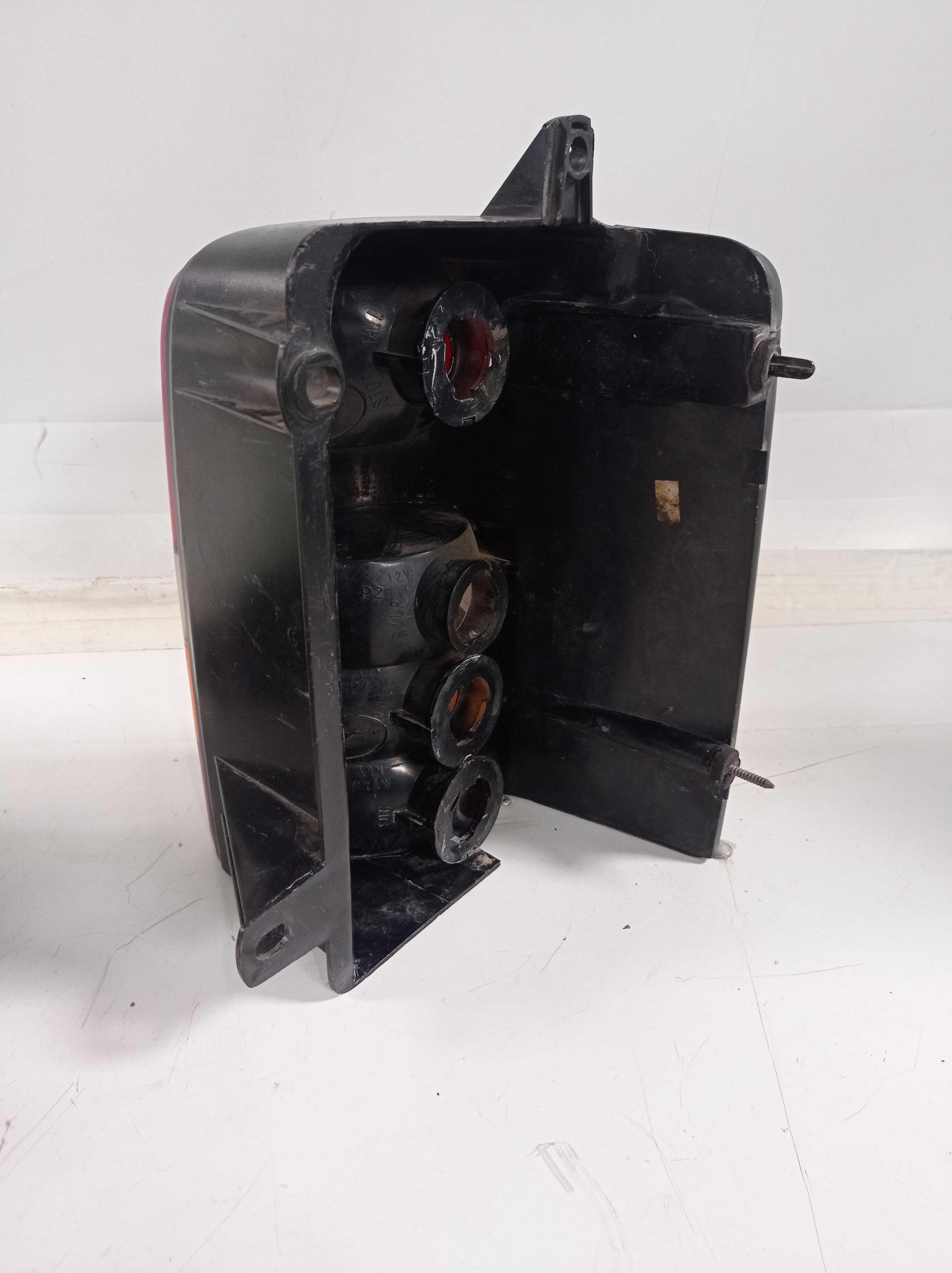 LANTERNA TRASEIRA ESQUERDA JEEP CHEROKEE 1996 RECUPERADA 2