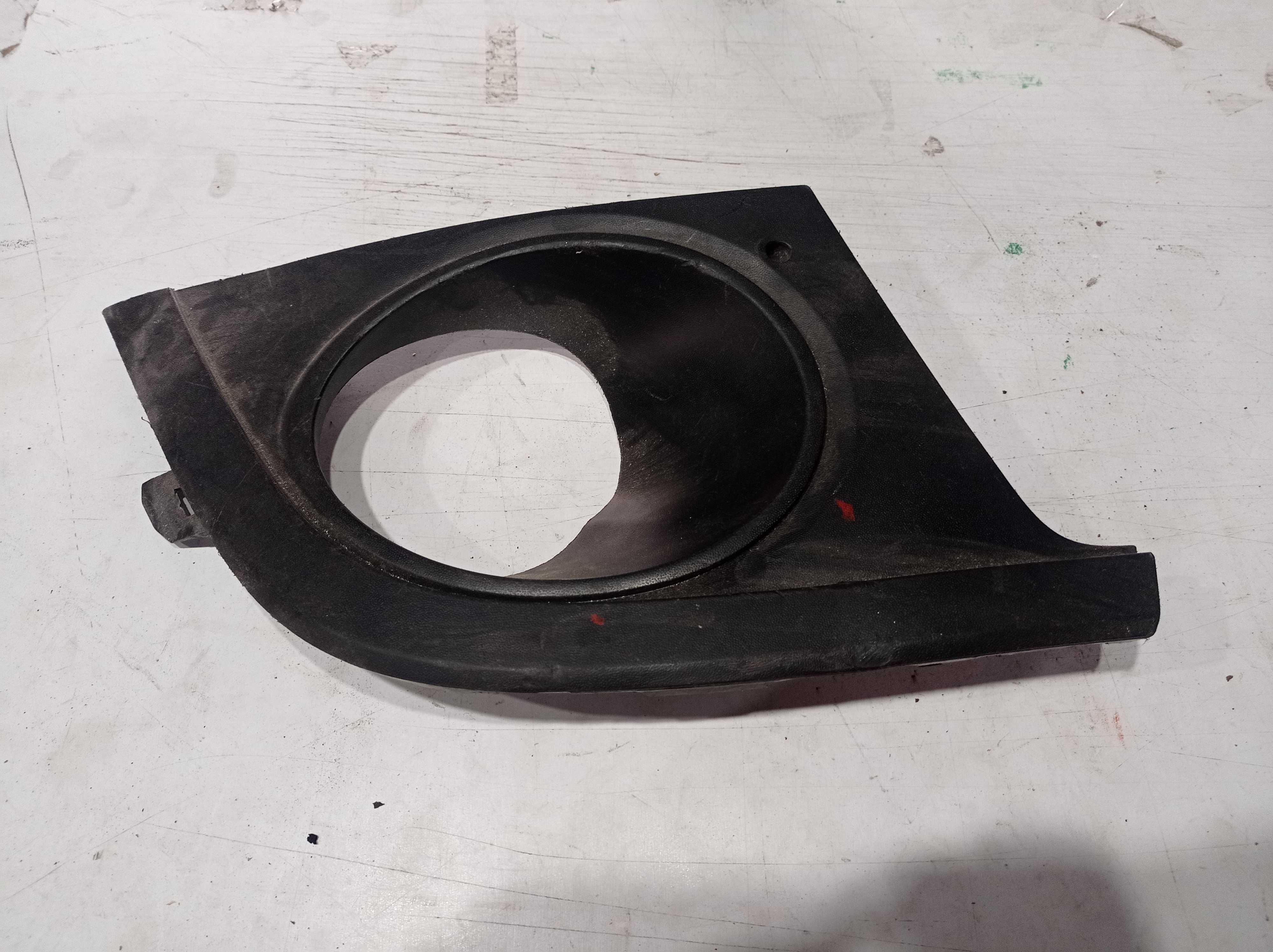 MOLDURA FAROL MILHA ESQUERDO VOLKSWAGEN FOX CROSSFOX 2010 1
