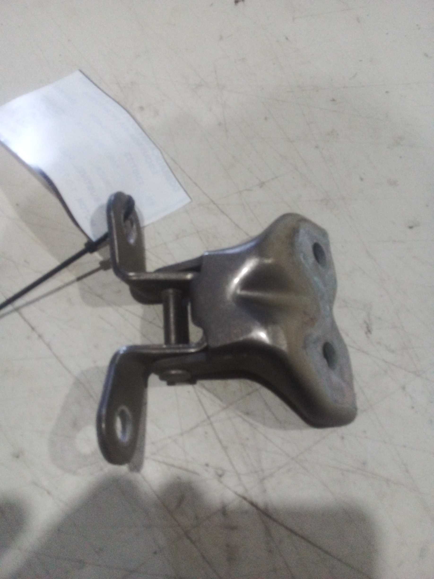 DOBRADIÇA INFERIOR PORTA DIANTEIRA ESQUERDA KIA PICANTO 2014 1