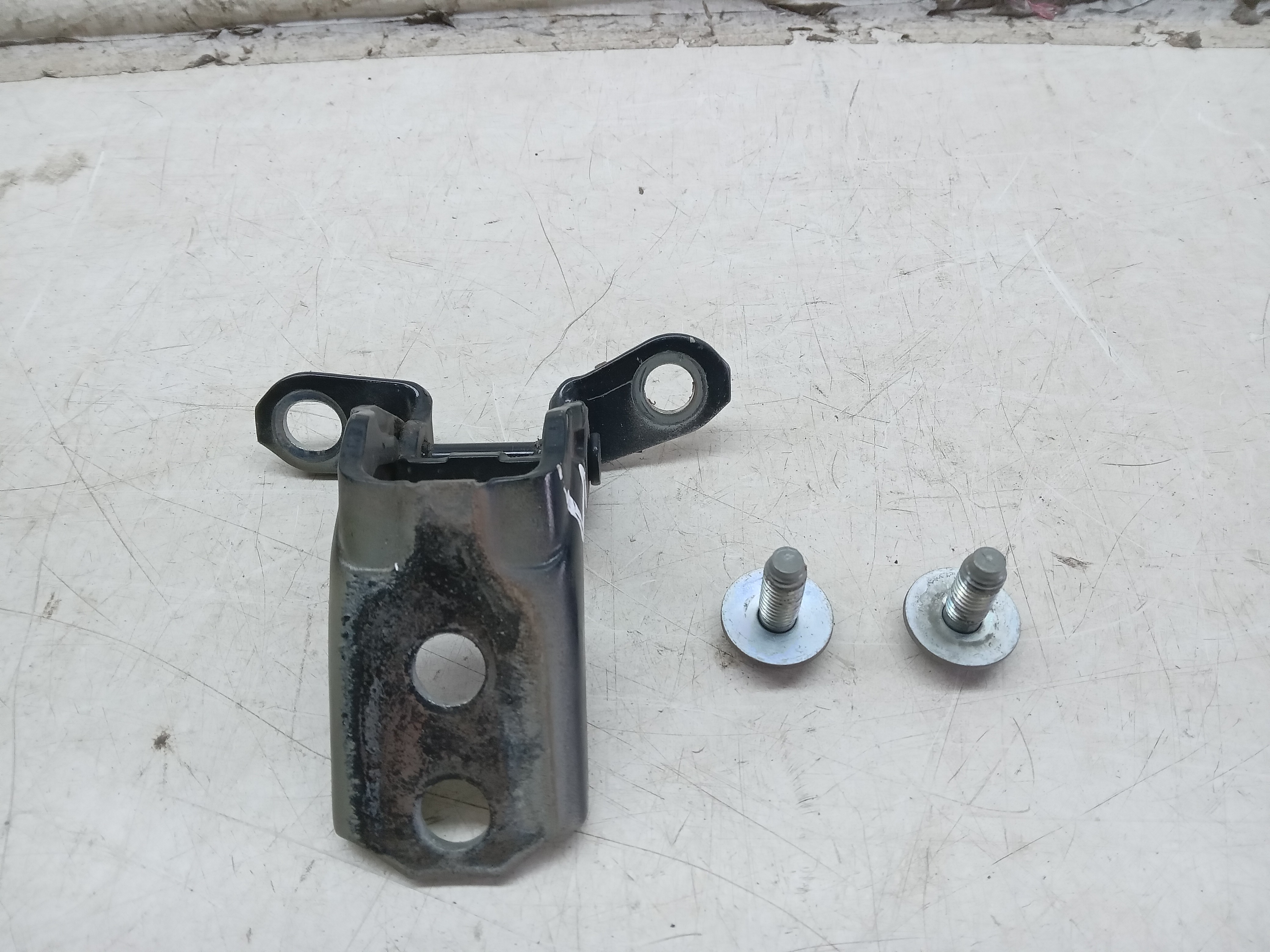 DOBRADIÇA SUPERIOR PORTA DIANT ESQUERDA NISSAN MARCH 2012 2