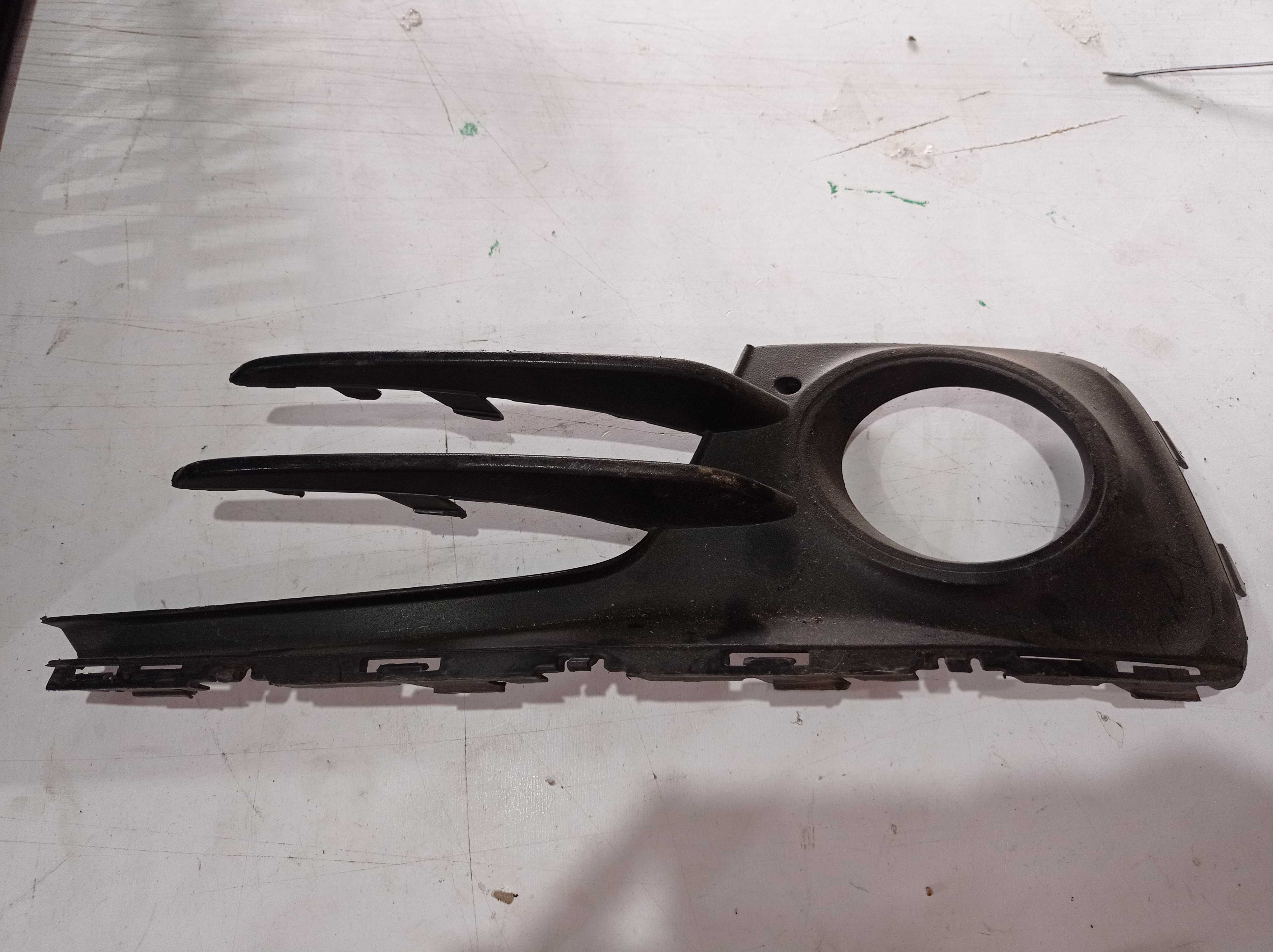 MOLDURA GRADE FAROL MILHA ESQUERDO VW FOX 2010 A 2014 1