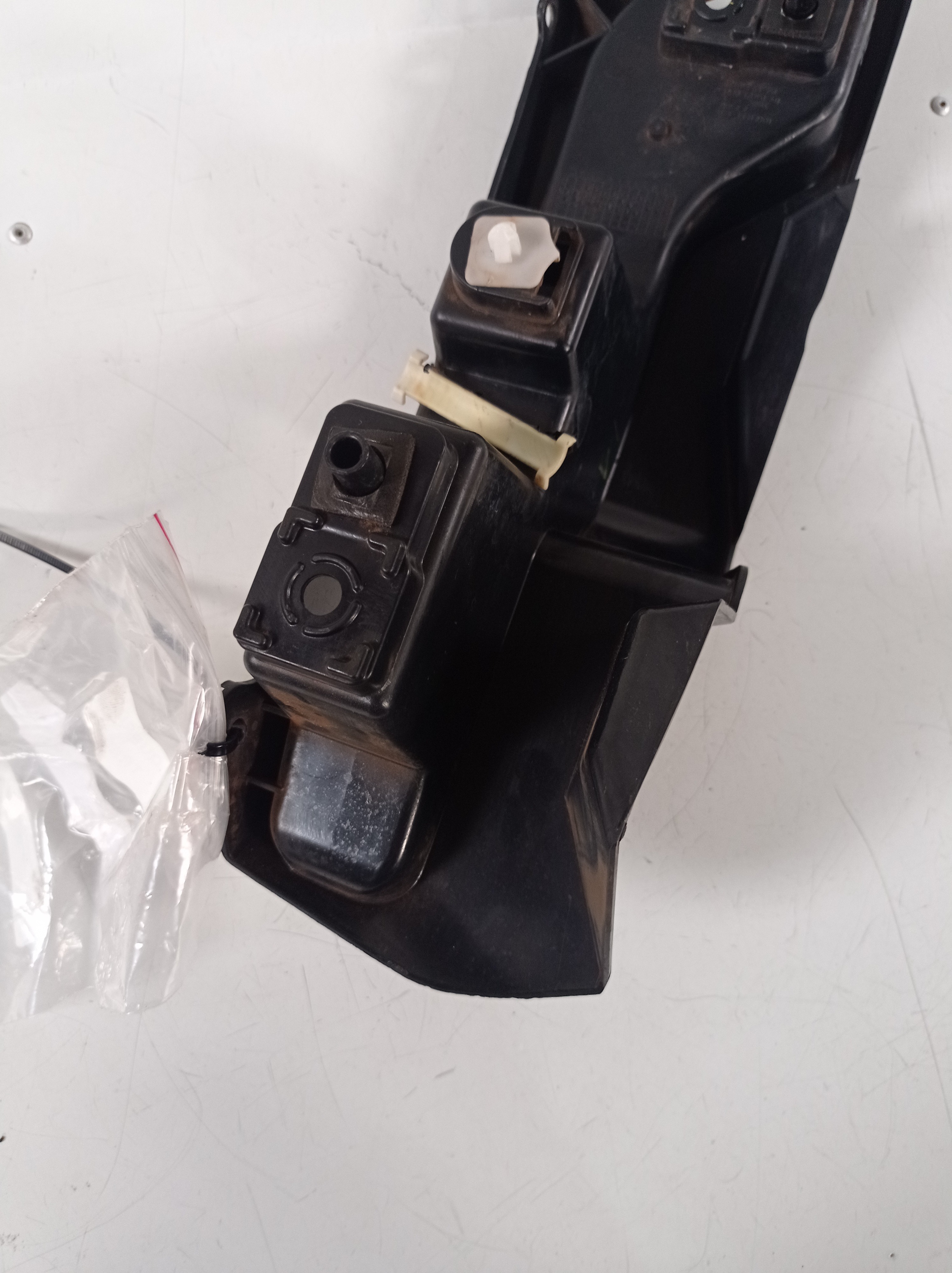 Guia Parachoque Traseiro Esquerdo Ford Fusion 2014 A 2015 5