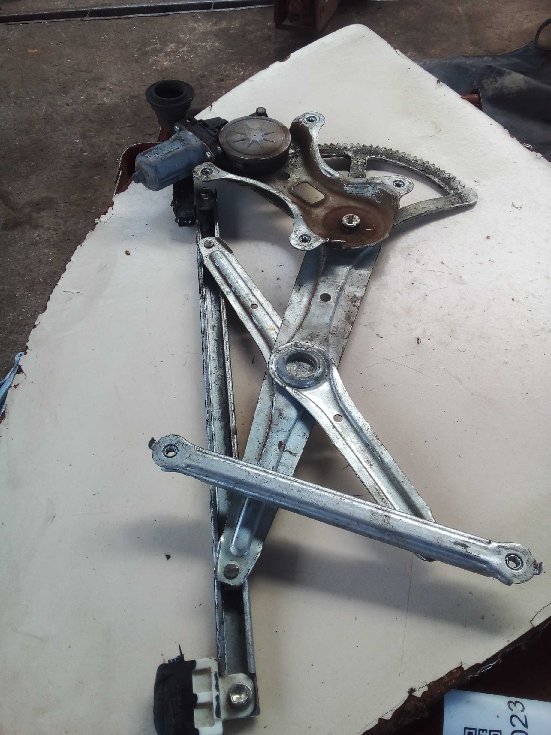 MAQUINA VIDRO DIANT ESQUERDO HILUX 2009 857200K050 1