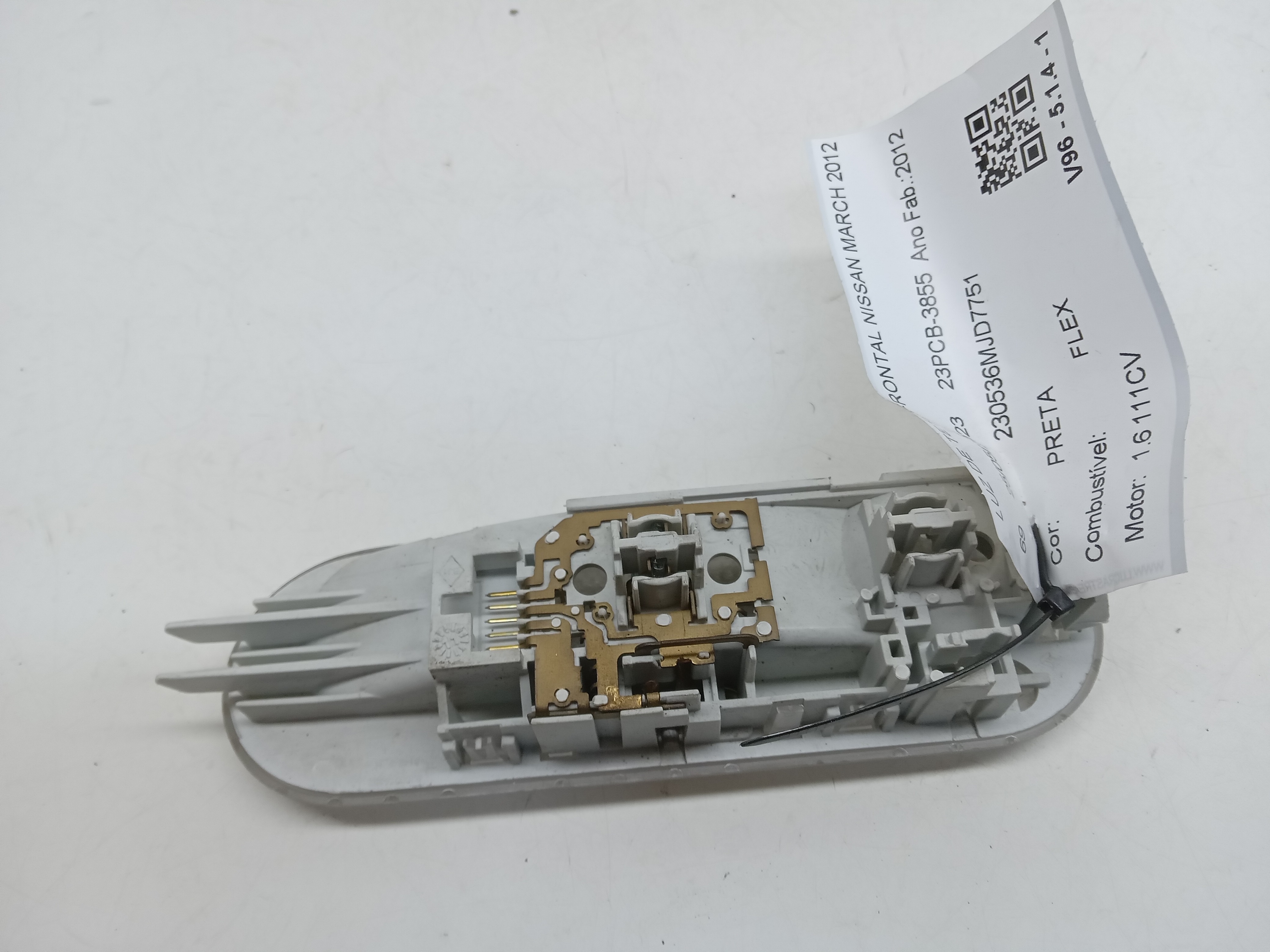 LUZ DE TETO FRONTAL NISSAN MARCH 2012 1