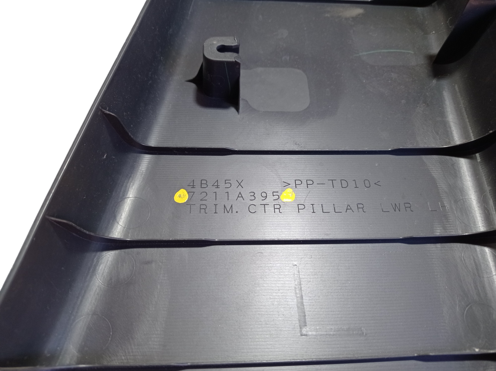 Acabamento Coluna Esquerda Mitsubishi Asx Cvt 2014 V574 7