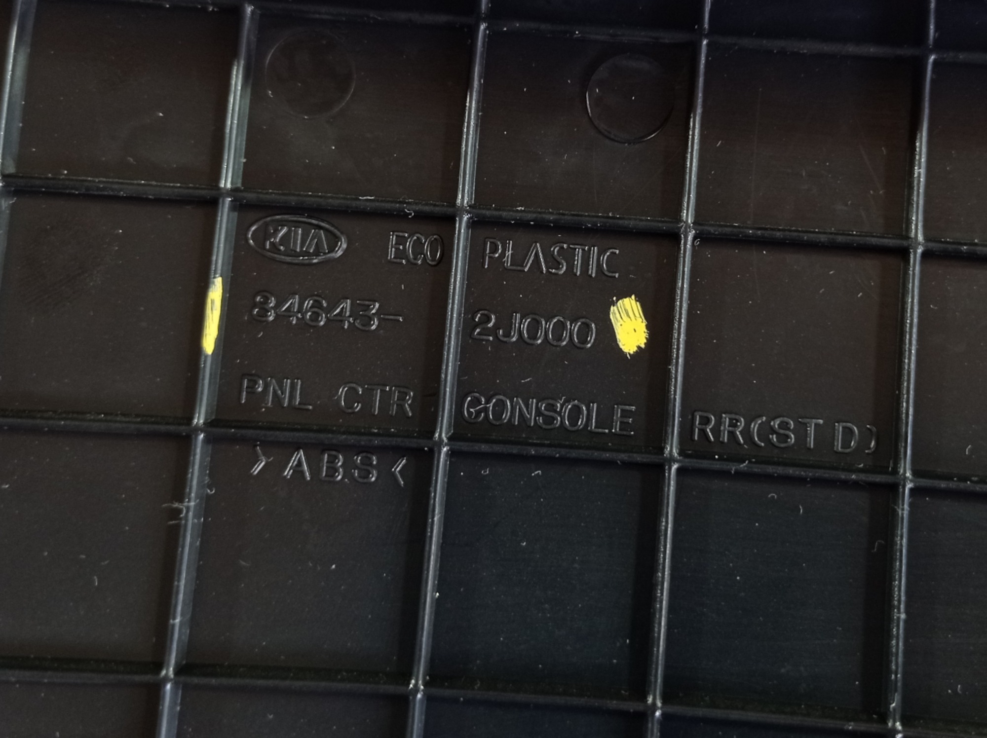 Moldura Traseira Do Console Kia Mohave 2015 846432j000 V555 9