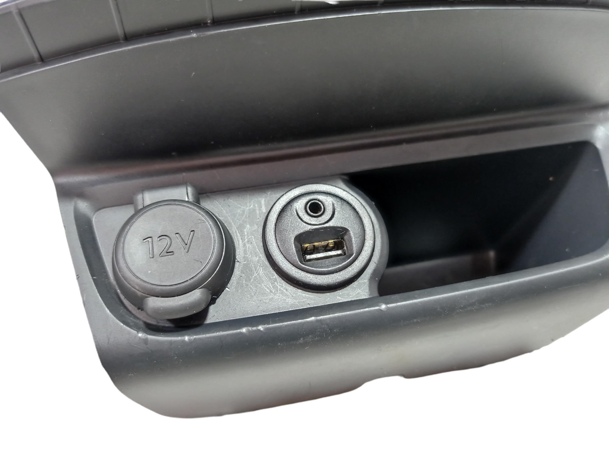 Porta Treco Entrada Usb Tomada 12v Peugeot 2008 2017 V437 Preto 8