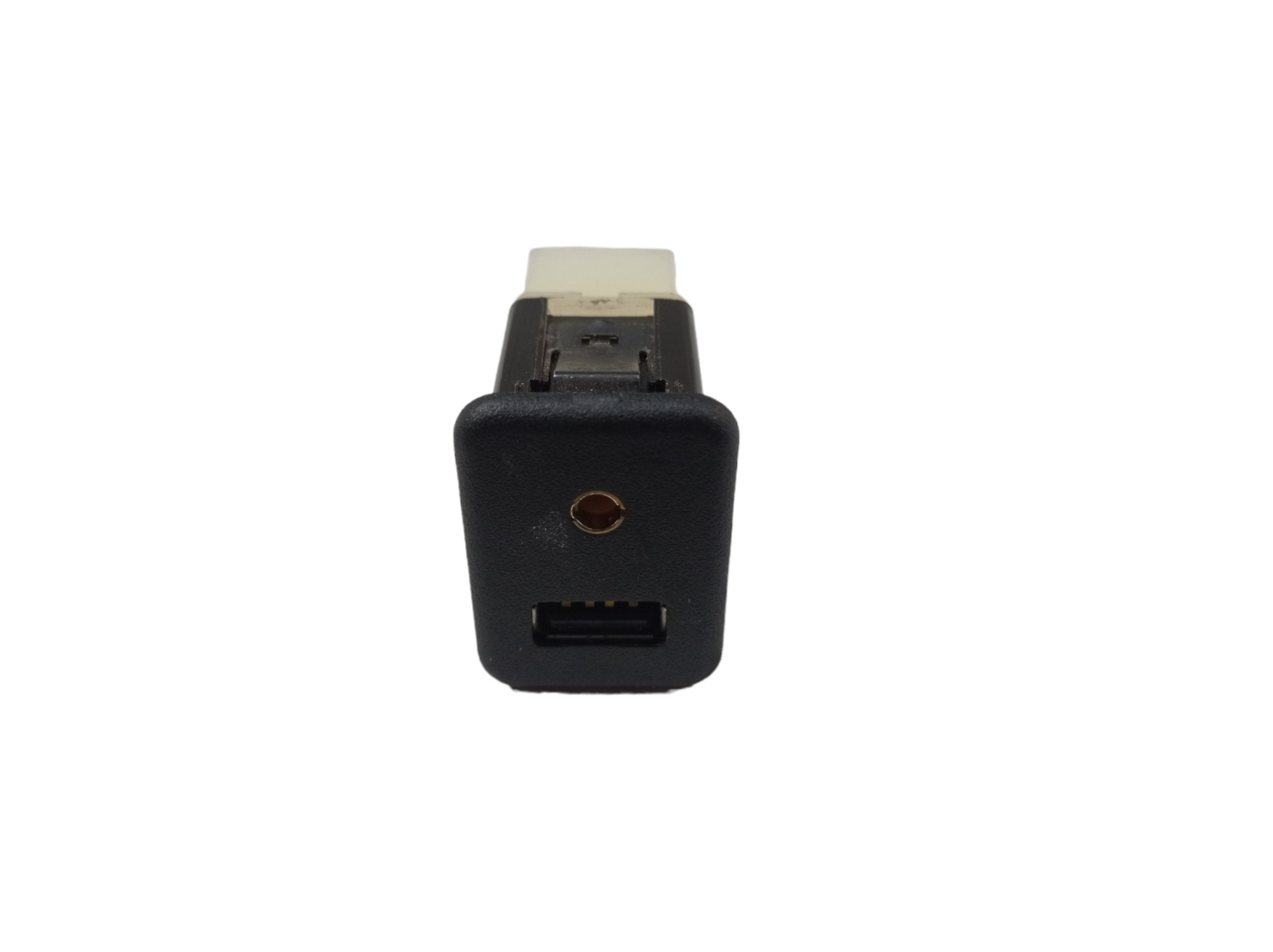 Tomata Usb Auxiliar Gm Prisma 2018 95224941 V486 6