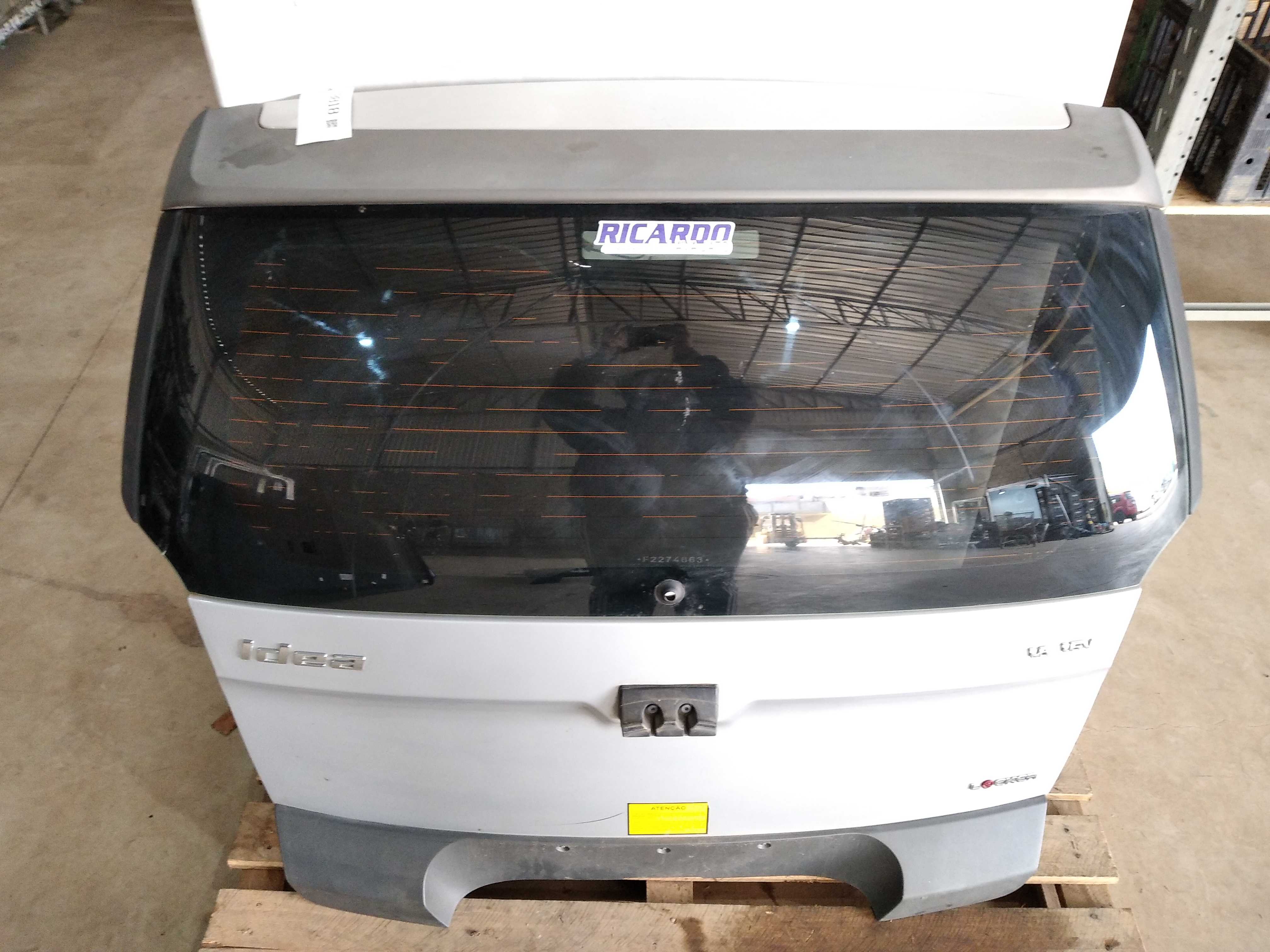 Tampa Traseira Fiat Idea Adventure 2014 V355 1