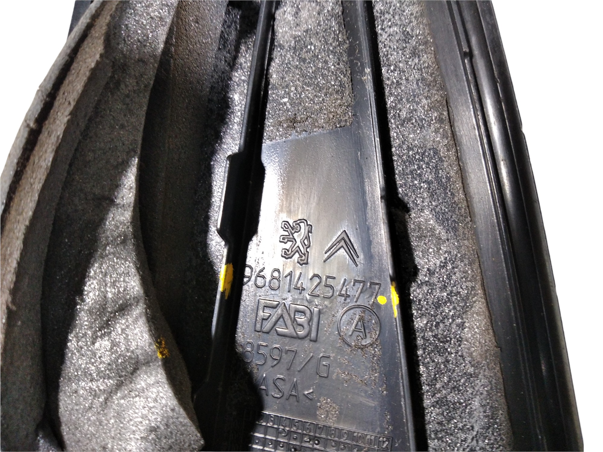 Acabamento Retrovisor Direito Citroen C3 Picasso 2012 V205 Preto 8