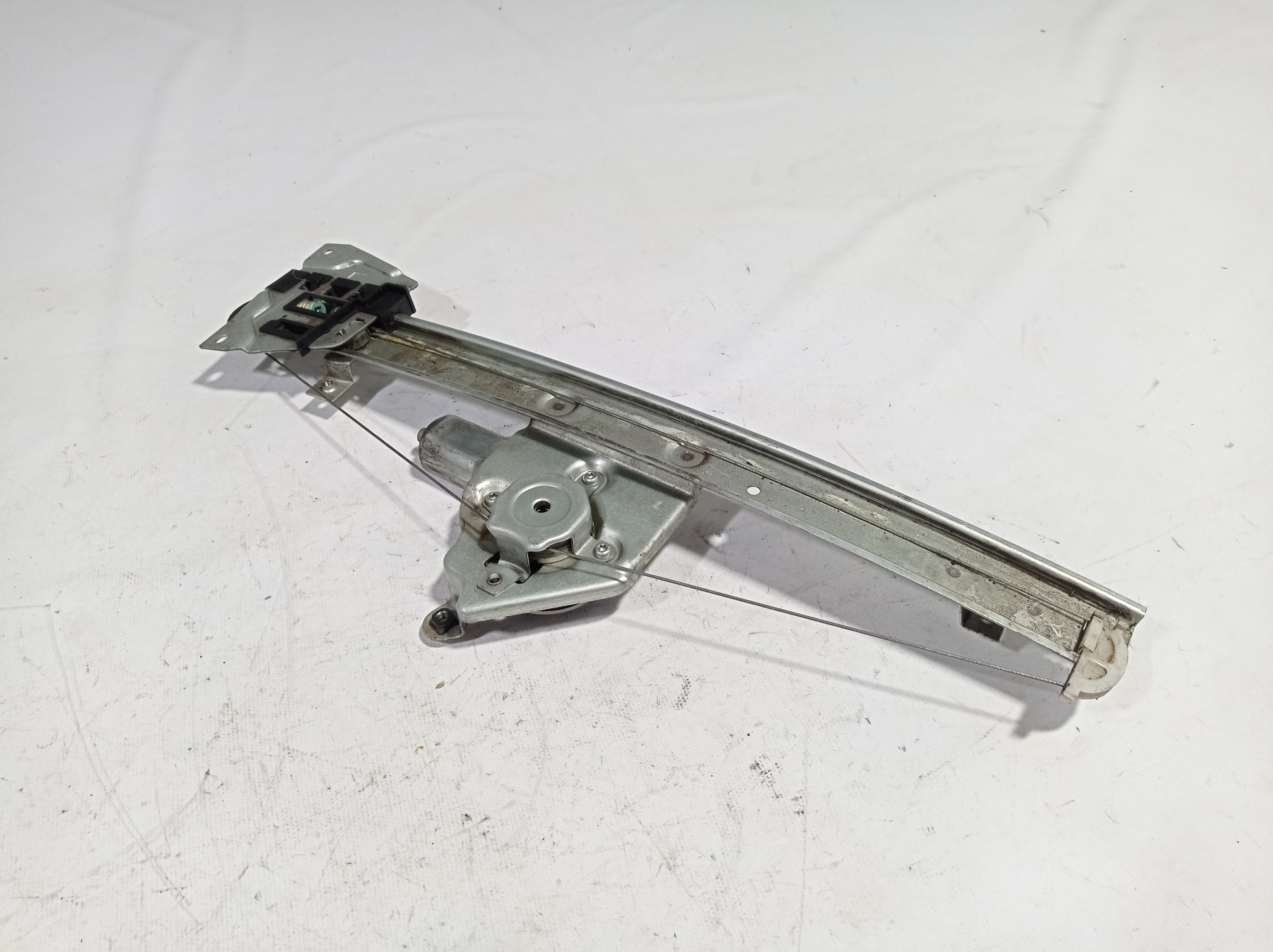 Máquina Traseira Esquerda Mitsubishi Grandis 2621002840 2