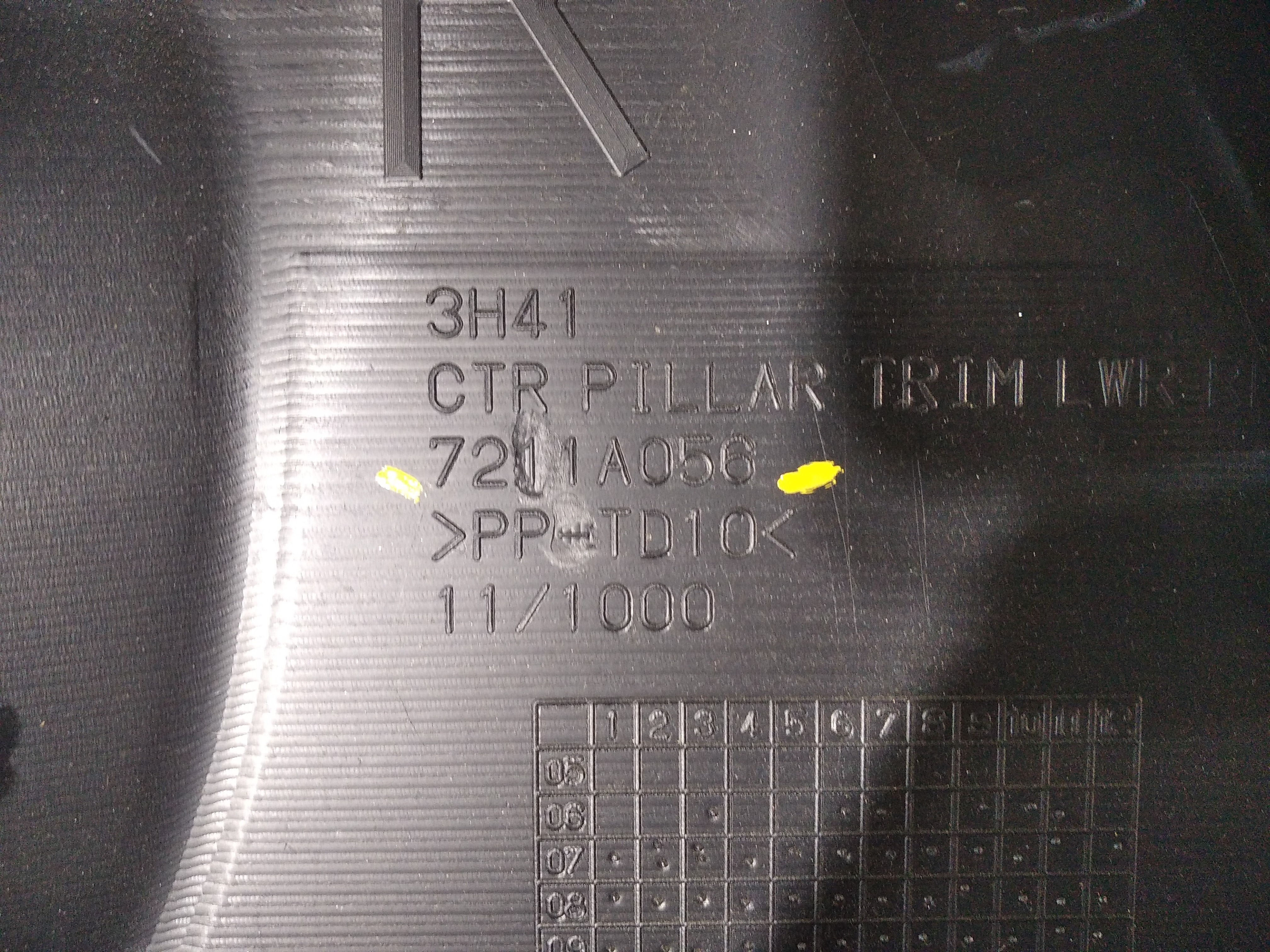 Acabamento Inferior Coluna Direita Lancer 2014 V420 7