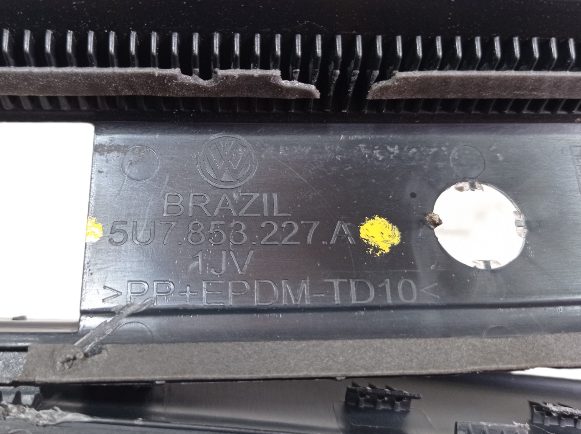 Moldura Central Luz Freio Vw Saveiro Cross 2020 V467 7
