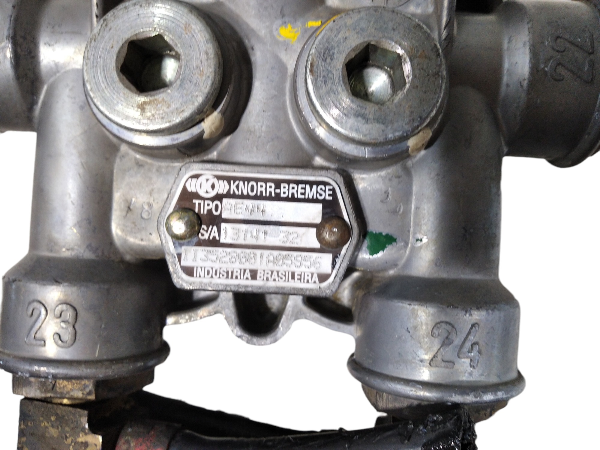 Válvula Distribuidora Ar Mercedes Benz 915e 2010 V218 4