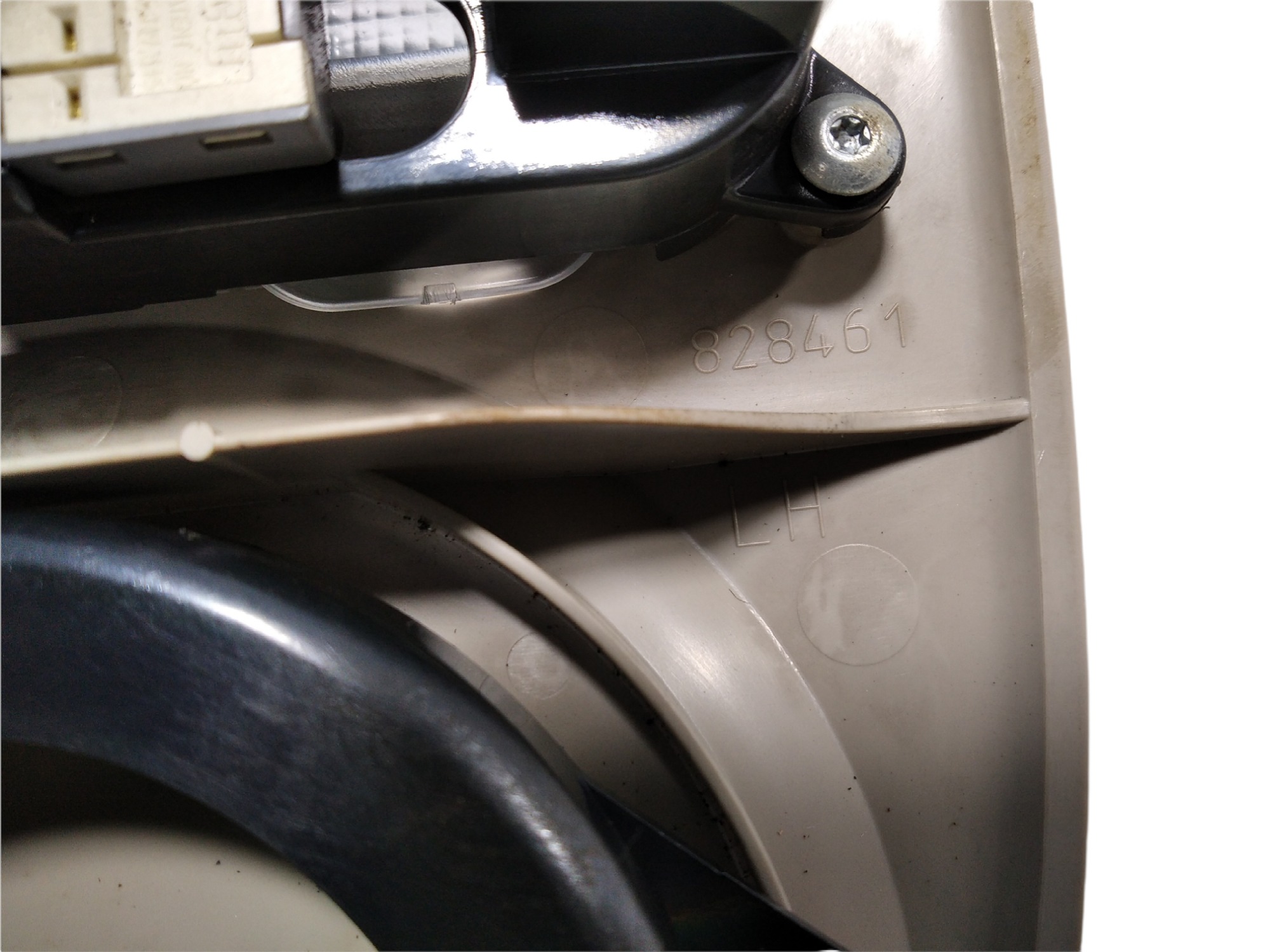 Luz Teto Dianteira Esquerda Chrysler Gran Caravan 2005 V368 6