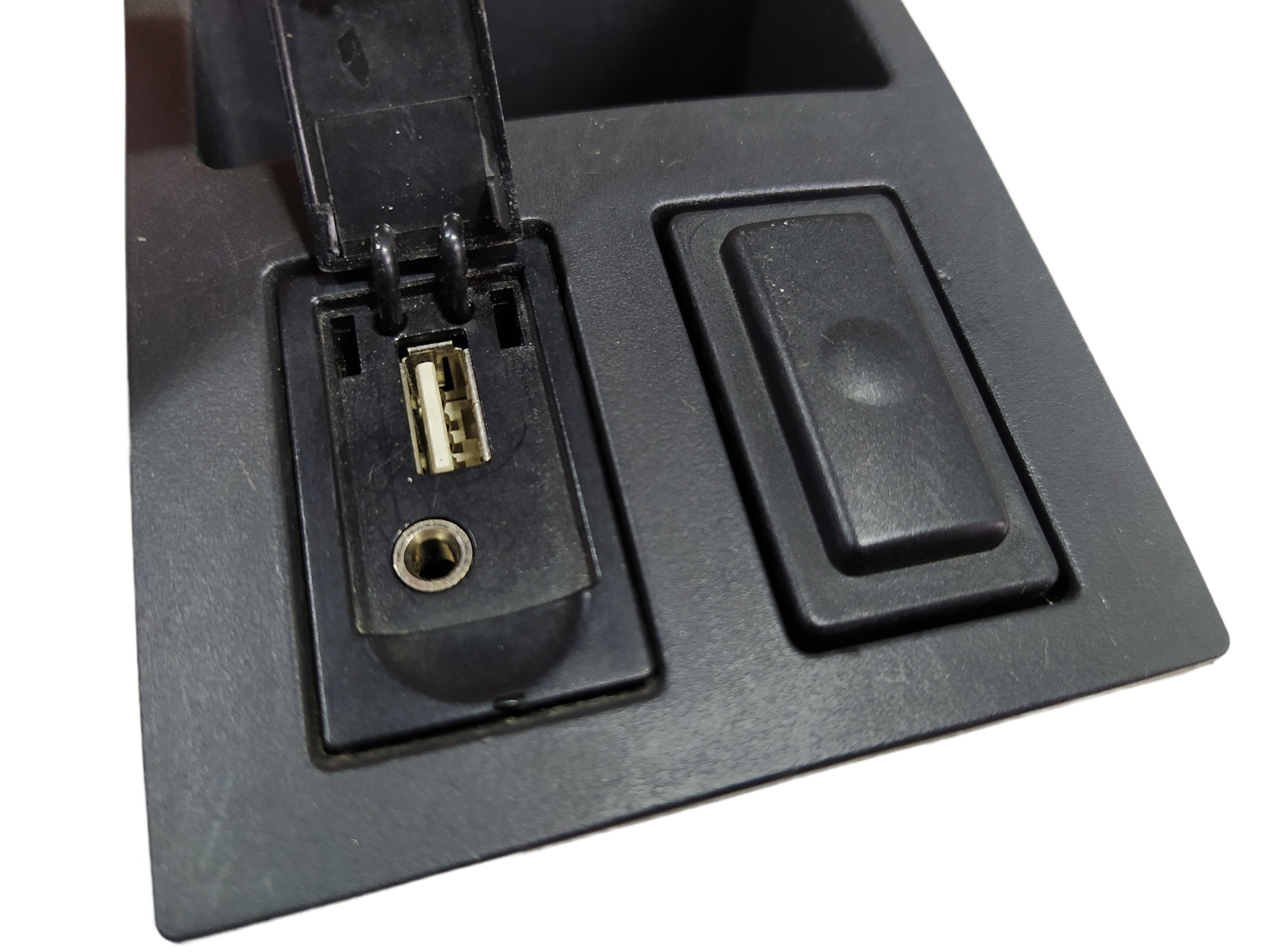Acabamento Console Com Usb E Auxiliar Lifan X60 2015 V466 9