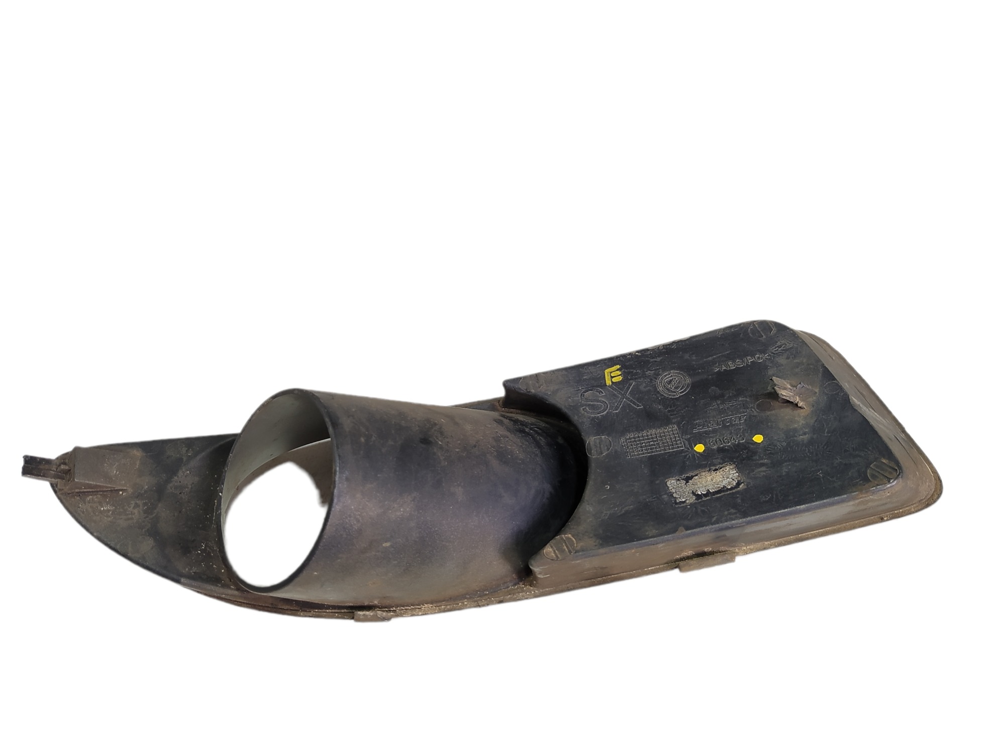 Grade Farol Milha Esquerdo Fiat Linea 1.8 2012 60643 V468 2