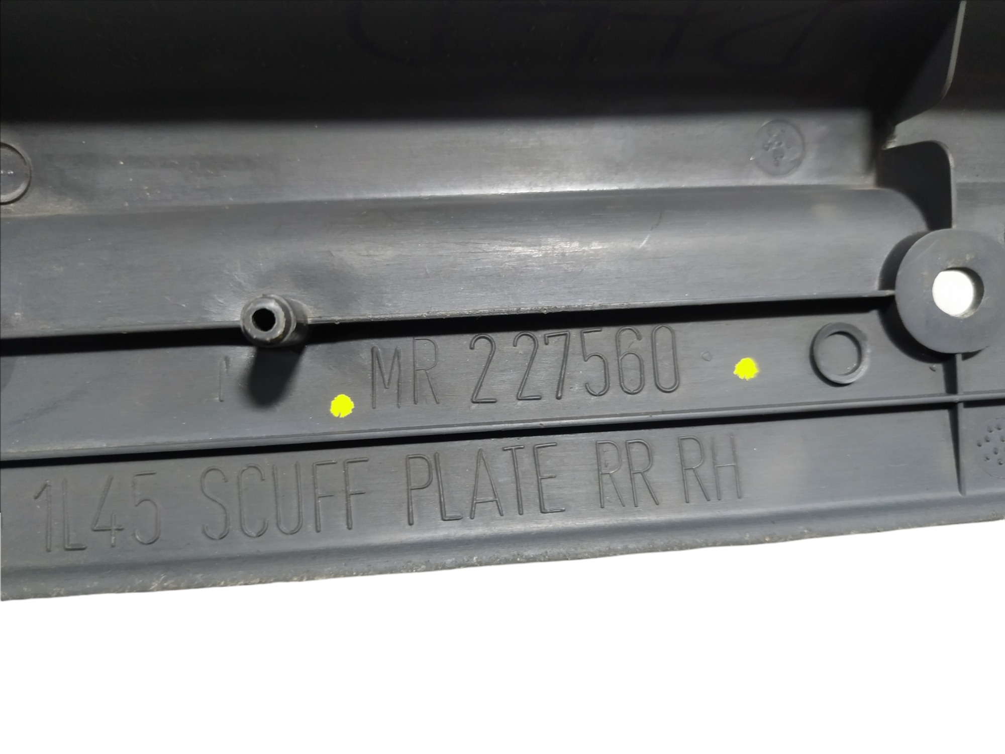 Soleira Traseira Direita Mitsubishi Pajero 2003 V262 Preto 7