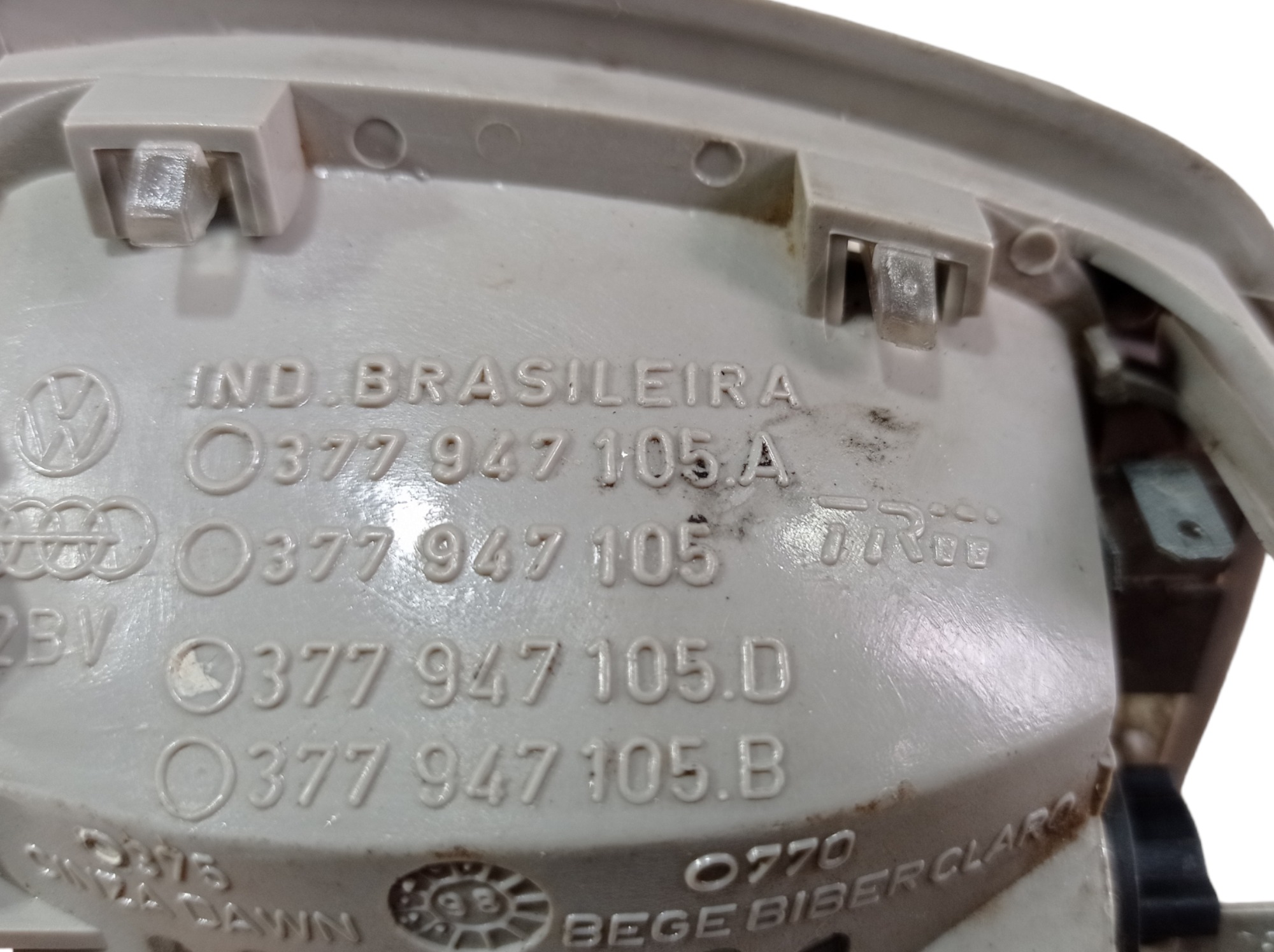 Luz Teto Cortesia Volkswagen Gol G2 377947105a Vl 4
