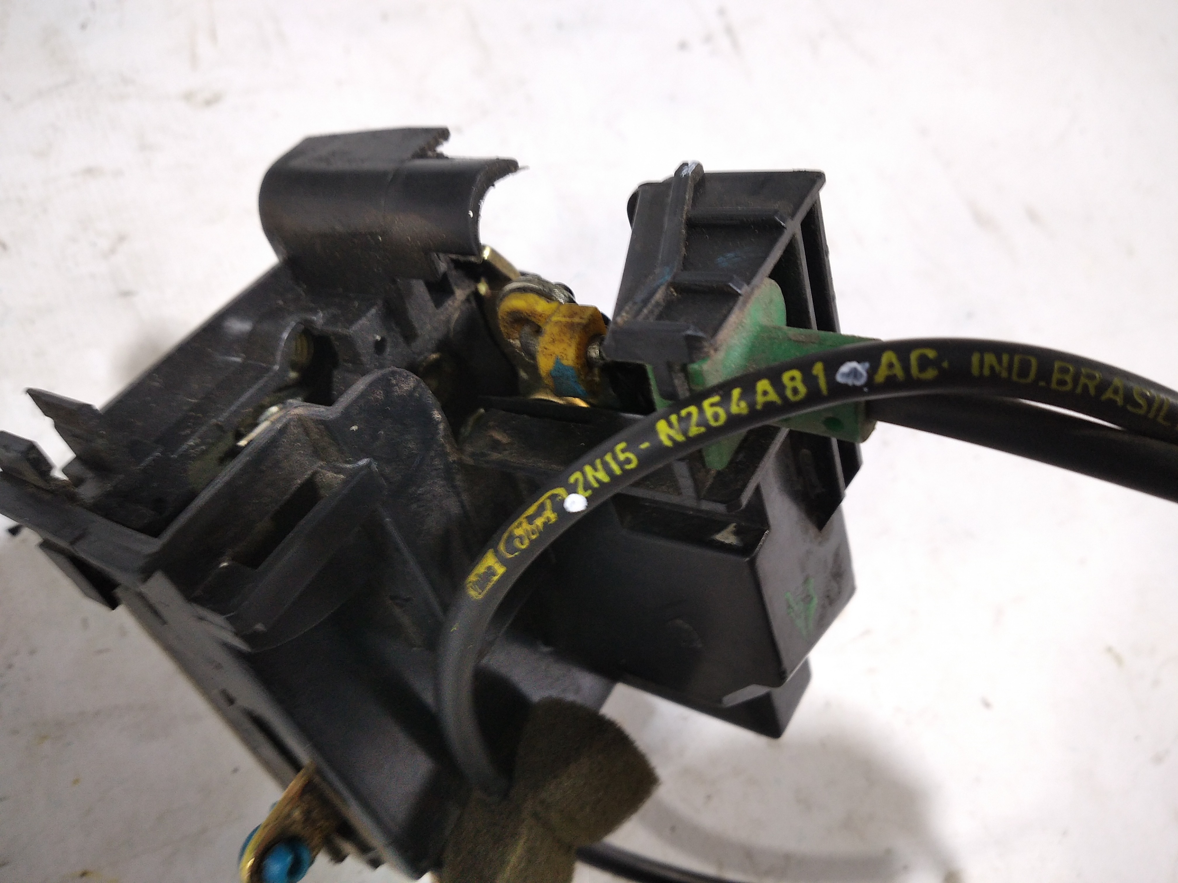 Fechadura Porta Dianteira Esquerda Ford Fiesta 2008 V180 4