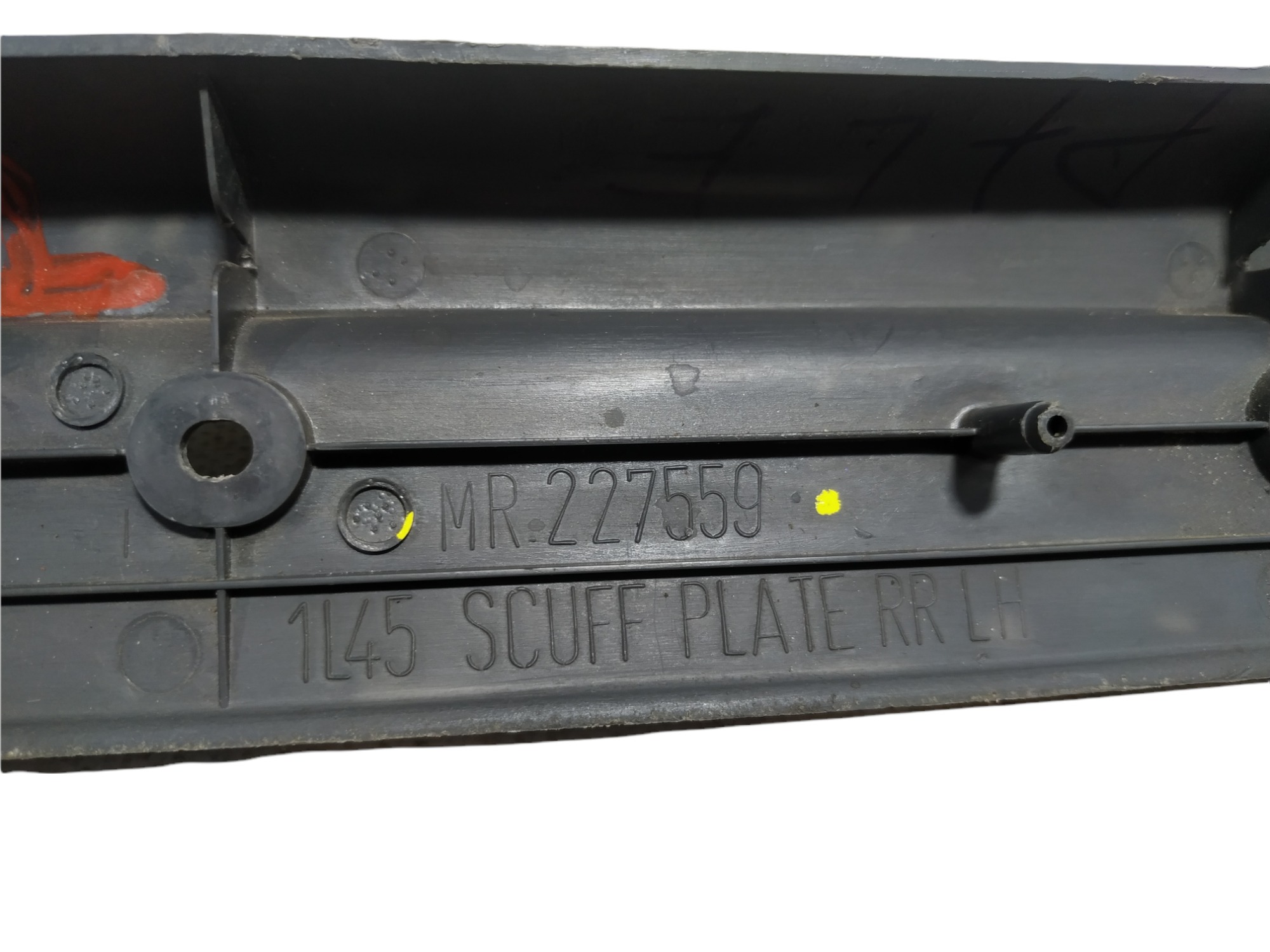 Soleira Traseira Esquerda Mitsubishi Pajero 2003 V262 Preto 7
