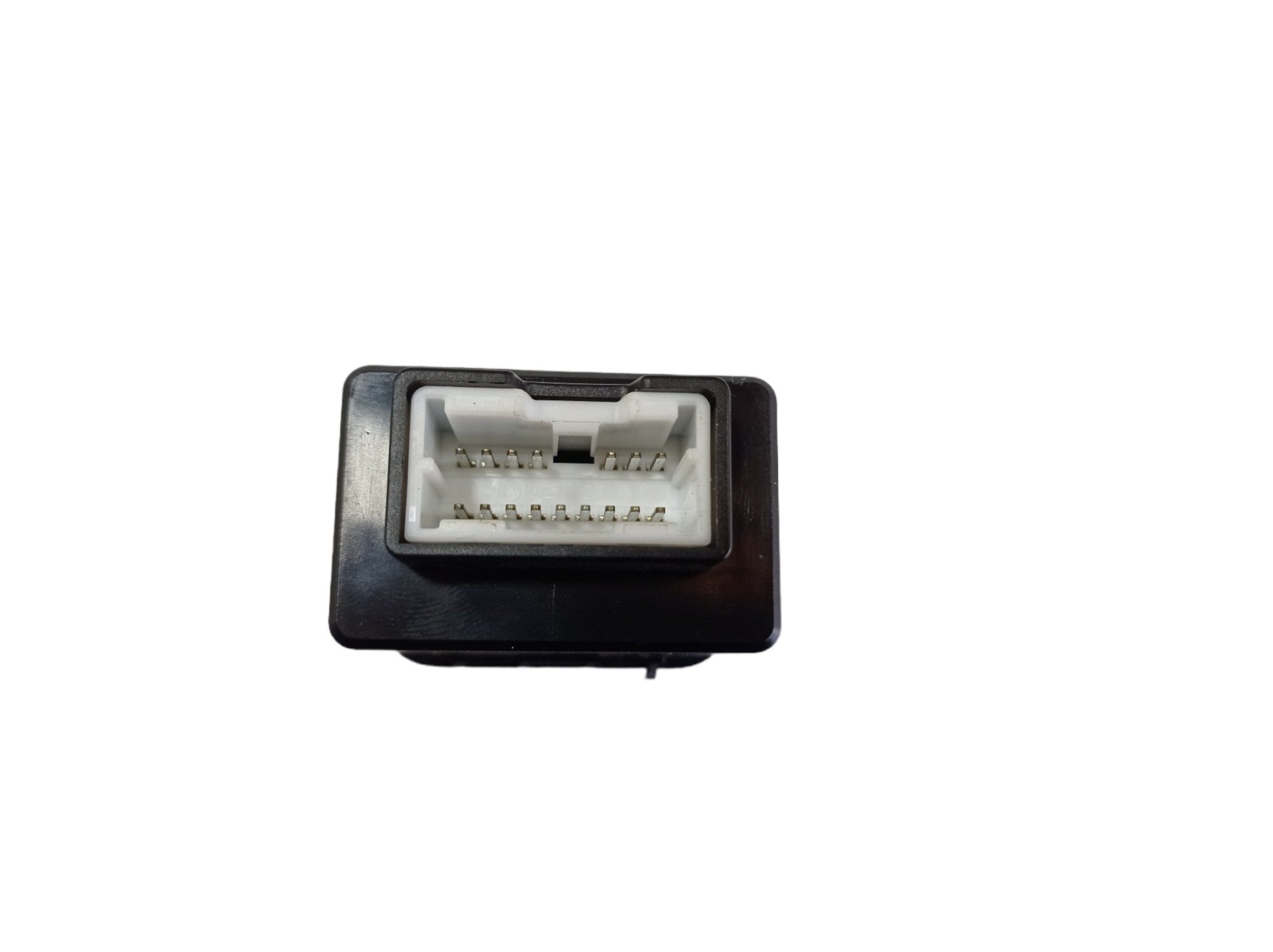 Botão Entrada Usb Auxiliar Kia Cadenza 2013 V547 3