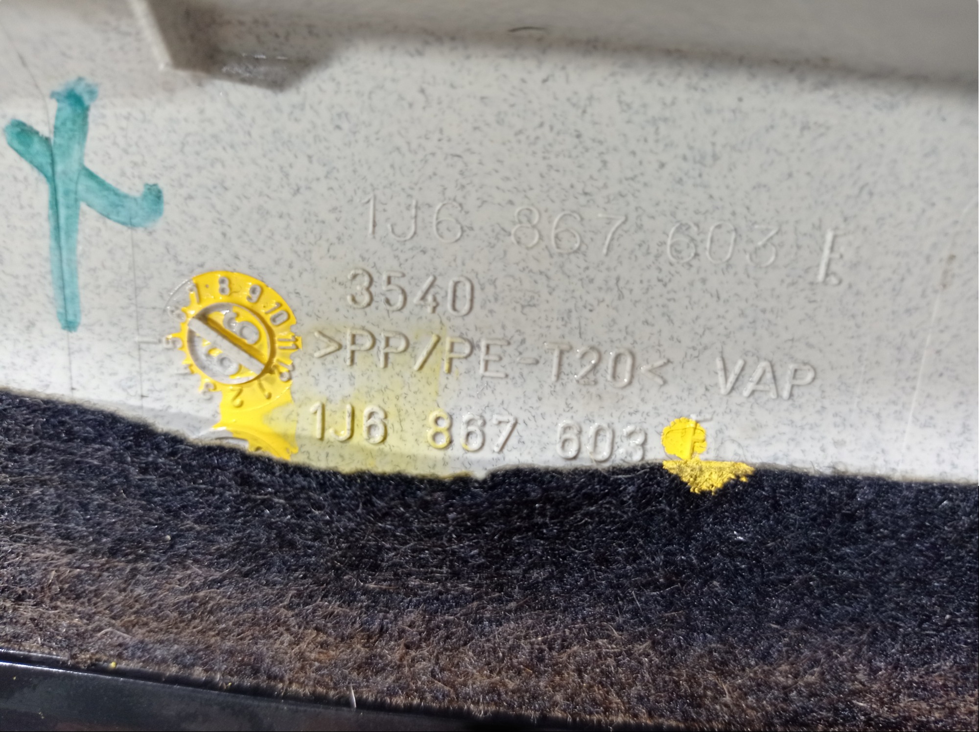 Moldura Interna Tampa Traseira Vw Golf 2000 V478 1j6867603 9