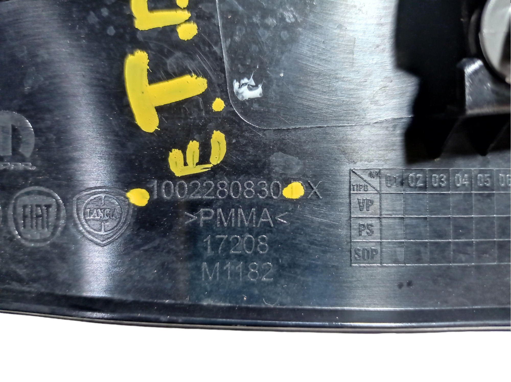 Acabamento Externo Traseira Direita Fiat Mobi Way 2017 V438 5
