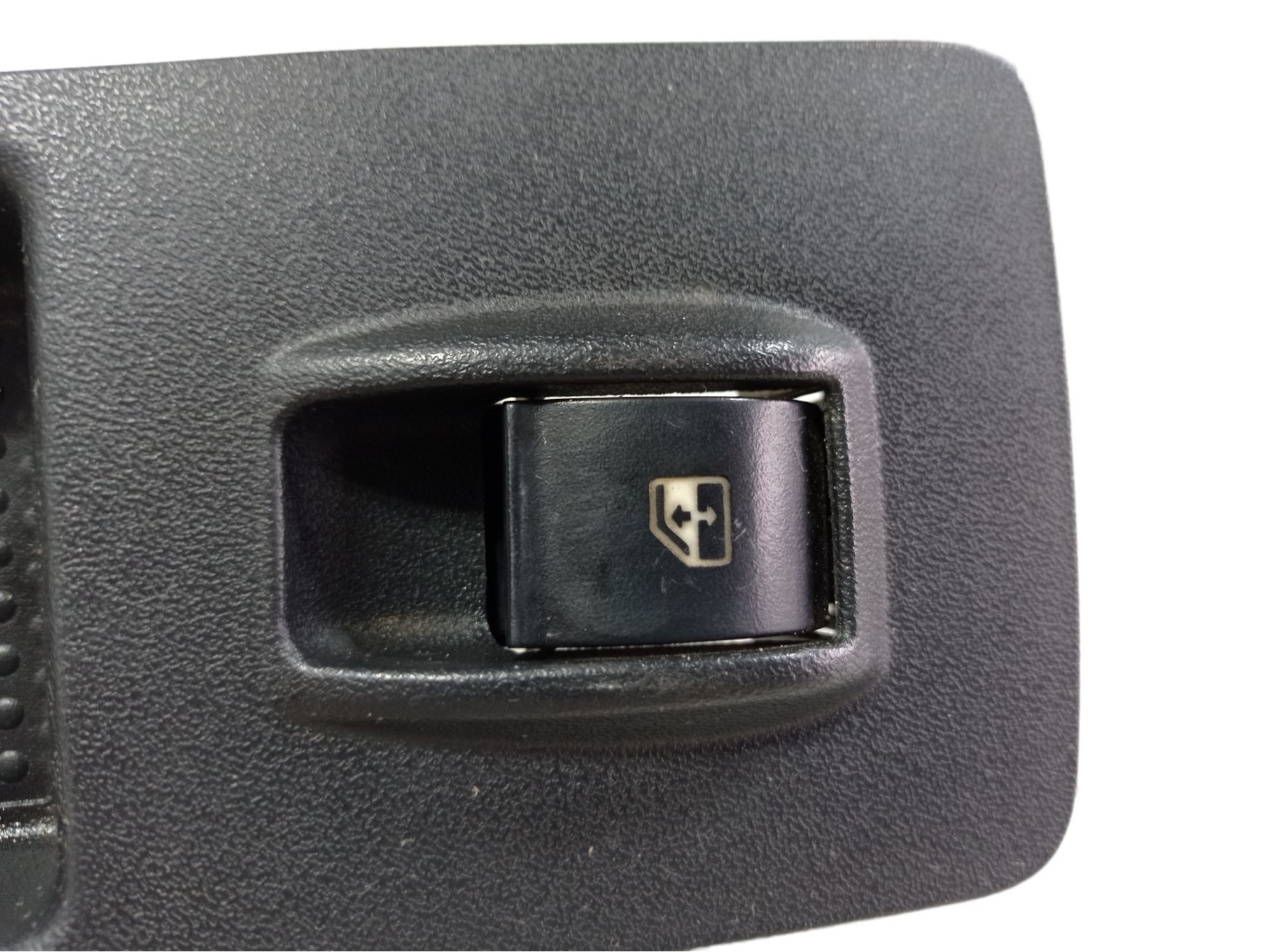Moldura Botão Vidro Dianteiro Direito Linea Fiat 2012 V468 5