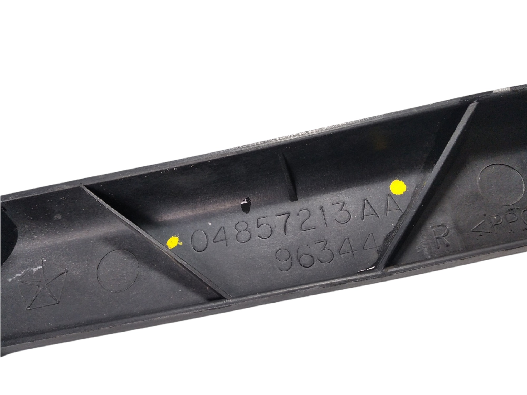 Guia Parachoque Traseiro Esquerdo Chrysler Grand Caravan 05 7