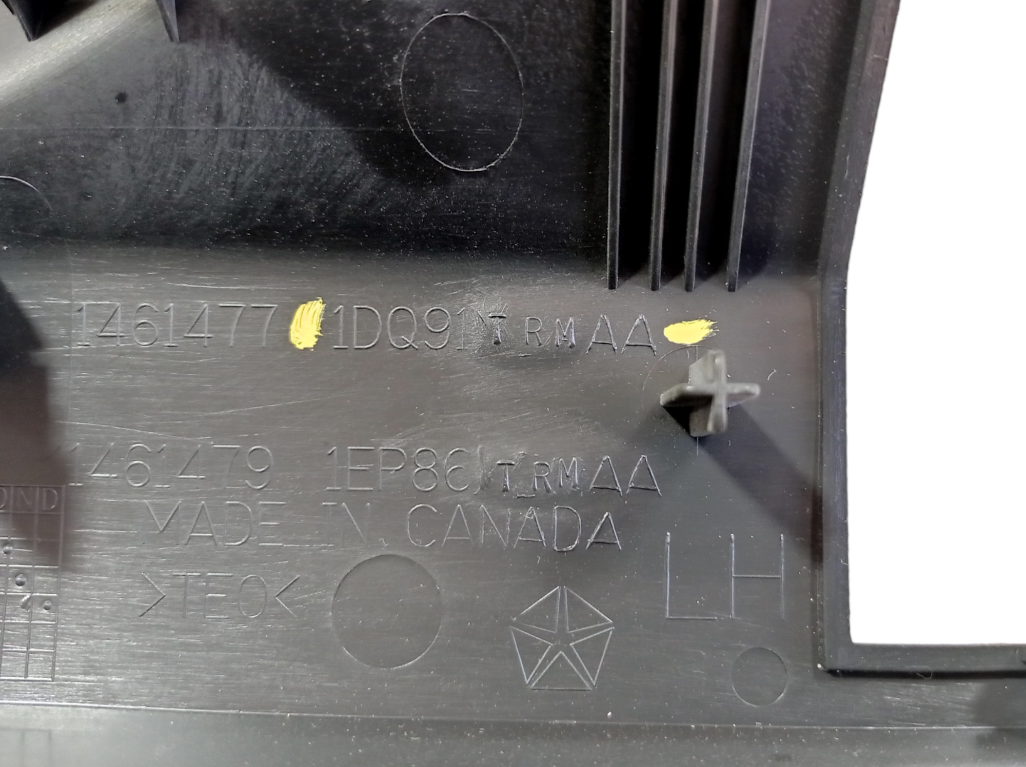 Acabamento Esquerdo Painel Jeep Cherokee Limited 2012 V561 8
