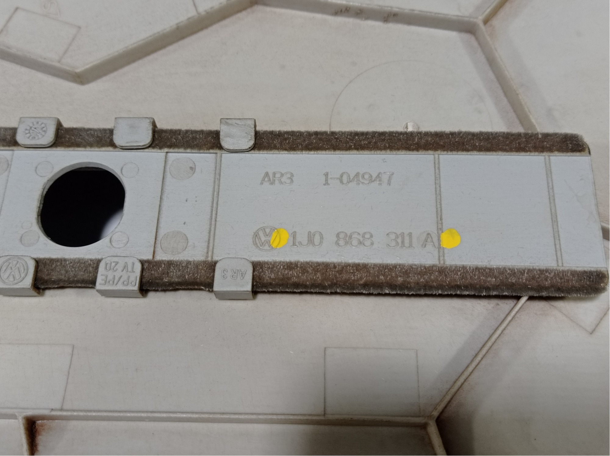 Acabamento Coluna Superior Traseira Direita Vw Golf 01 V454 6