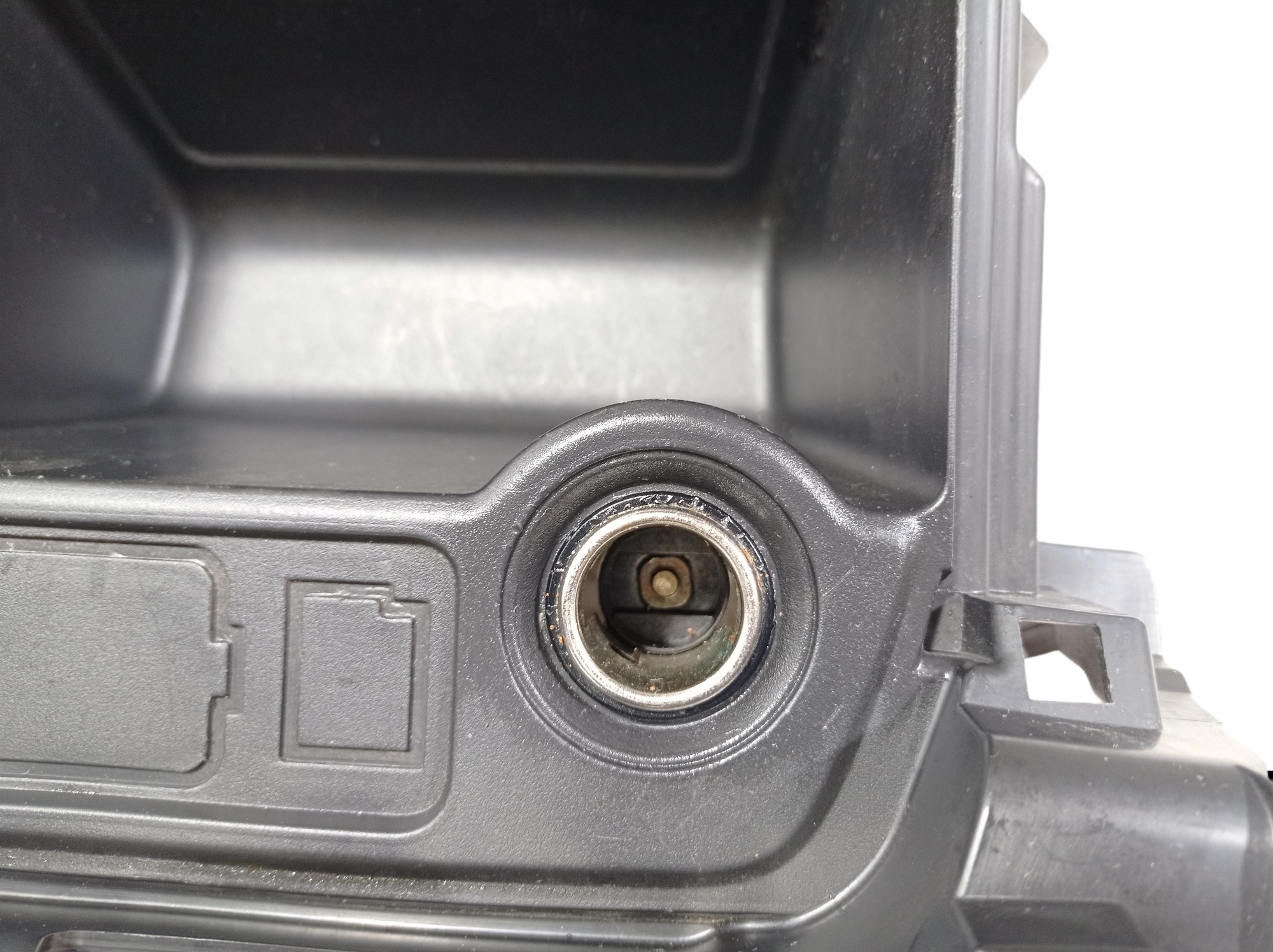 Porta Treco Console Tomada 12v Mitsubishi Outlander 2015 4