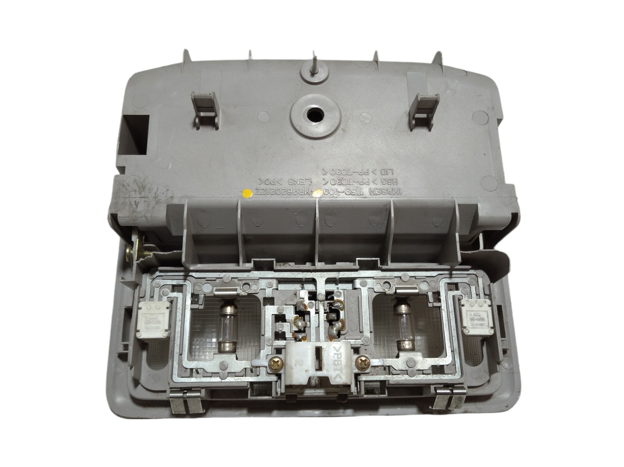 Luz Cortesia Mitsubishi Grandis 2005 Mr962021zz V28 5