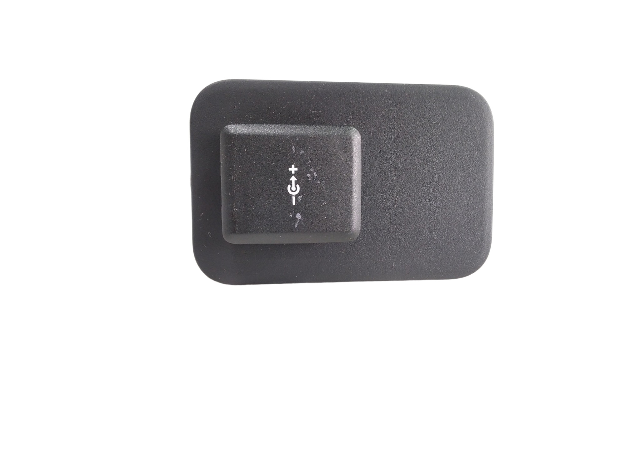 Tomada 12v Porta Mala Range Rover Evoque 2.0 2022 V572 3