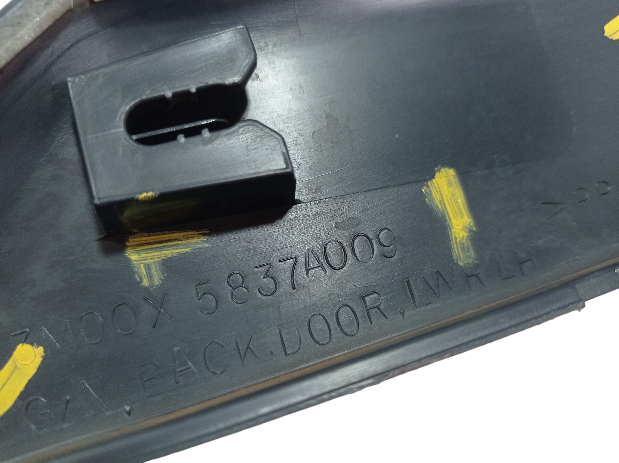Moldura Esquerda Tampa Traseira Pajero Full 12 V575 8