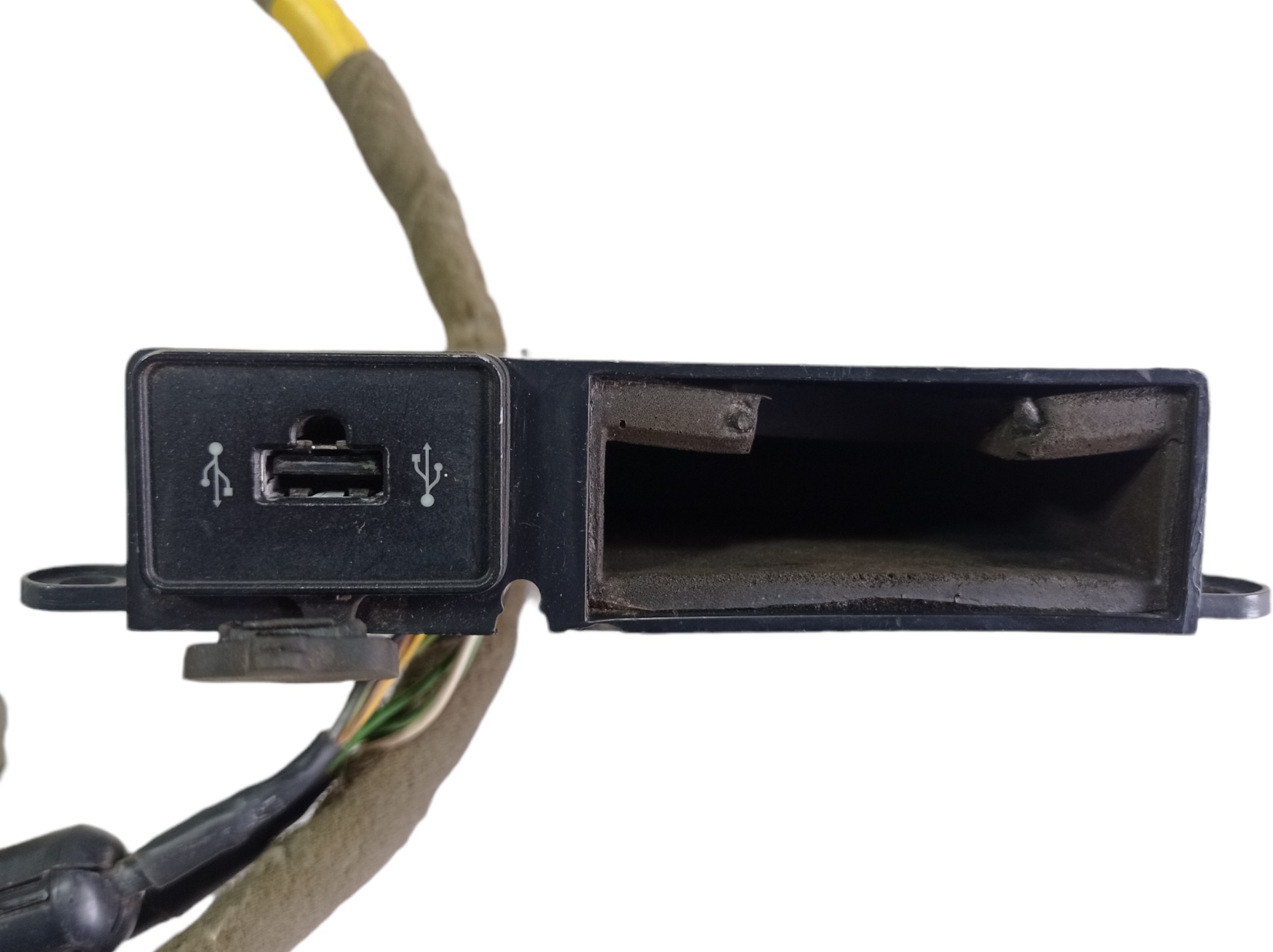 Moldura Entrada Usb Console Central Palio 2008 2015 Vl 2