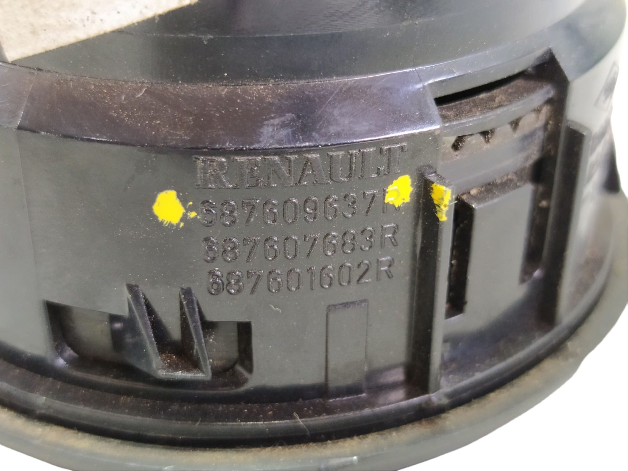 Difusor De Ar Direito 687609637r Renault Logan Vl 8