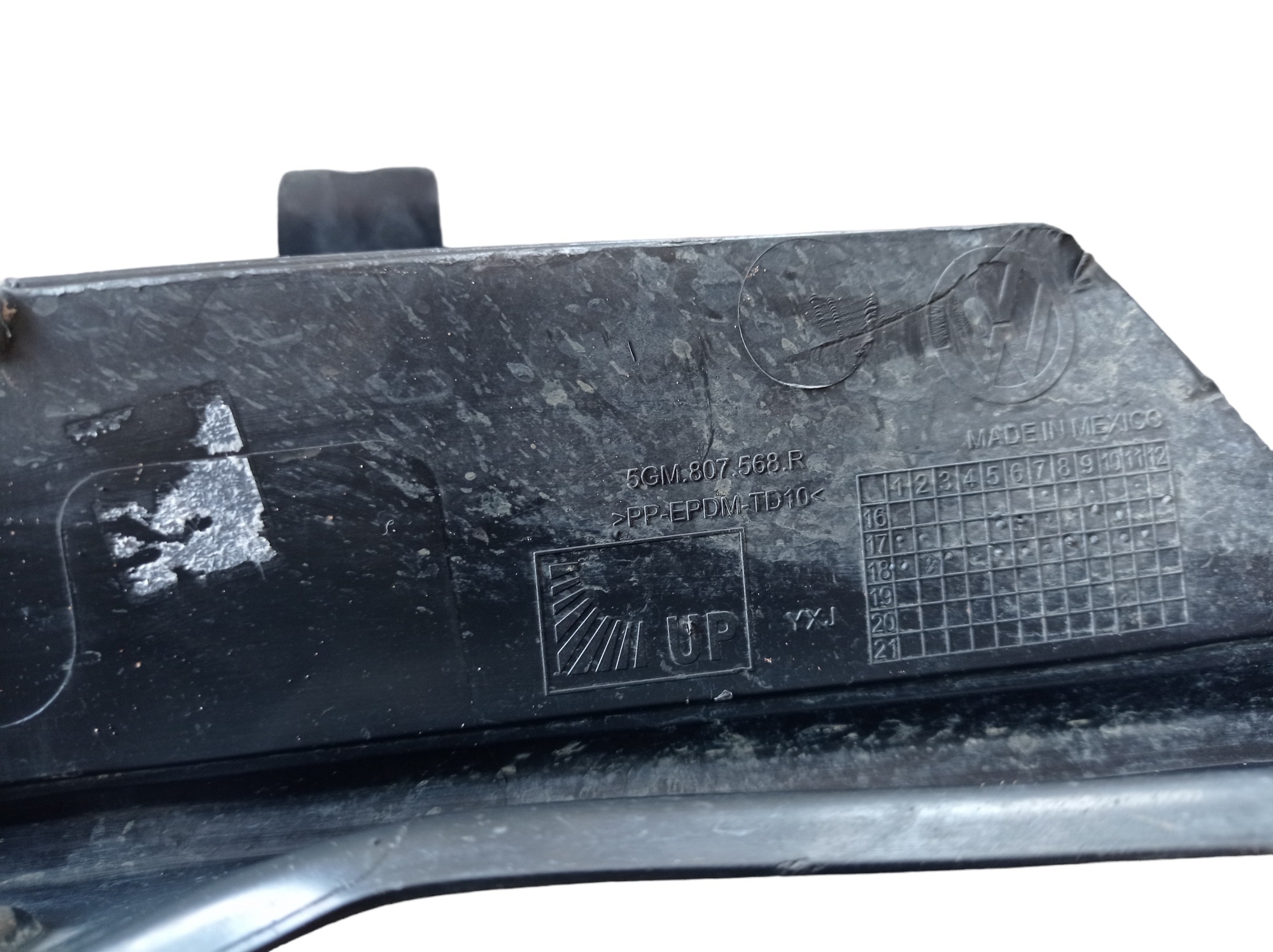 Saia Parachoque Traseiro Vw Golf Gti 2019 5gm807568r V563 9