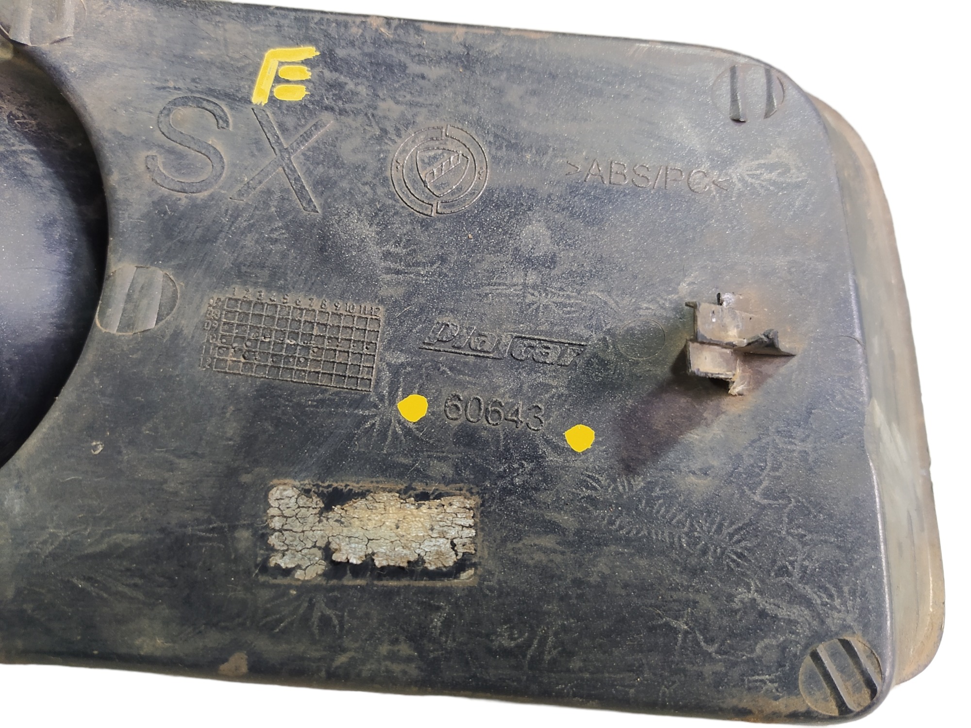 Grade Farol Milha Esquerdo Fiat Linea 1.8 2012 60643 V468 8