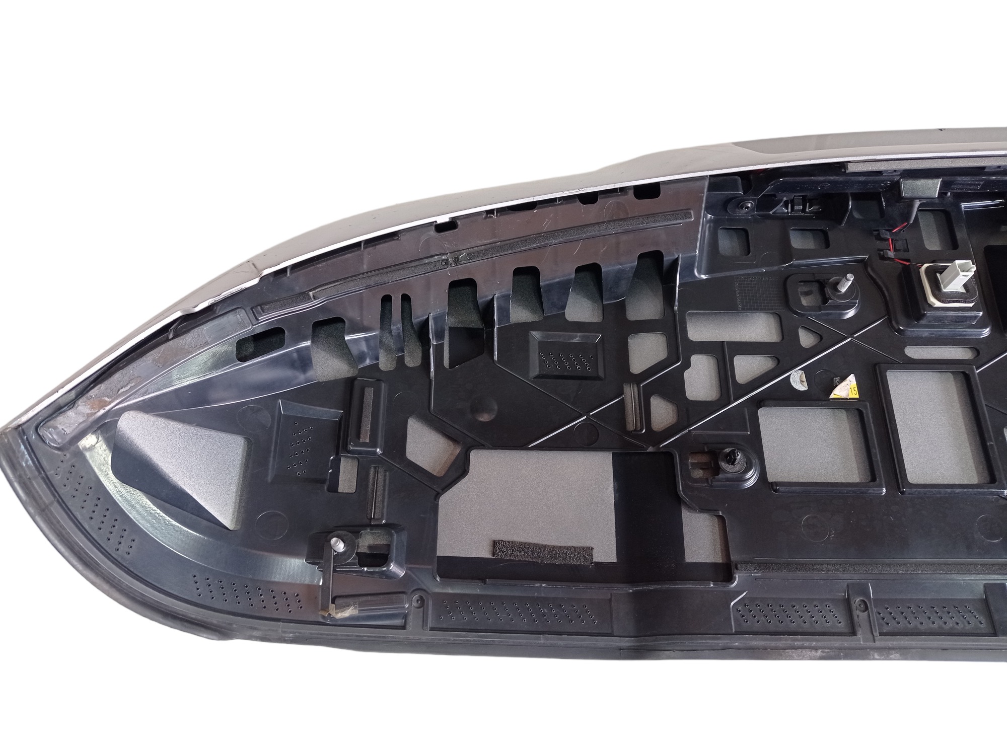 Spoiler Traseiro Mercedes Gla 200 2016 V568 Prateado 10