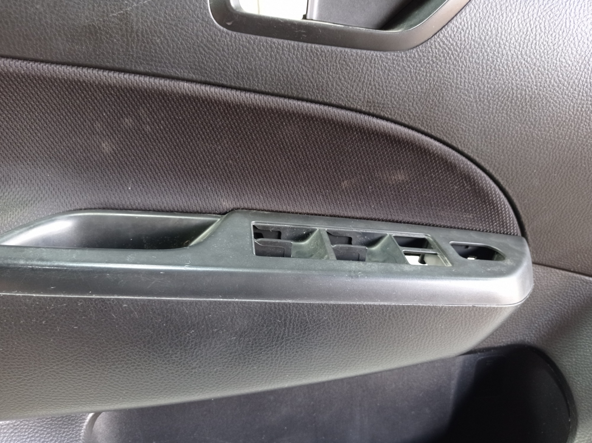 Forro Porta Dianteira Esquerda Suzuki Swift Sport 2015 V550 Preta 8