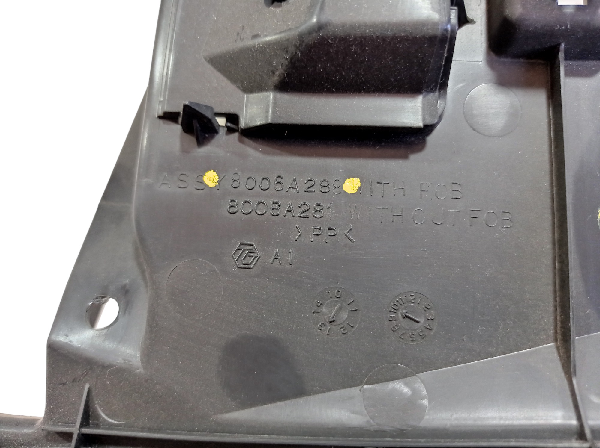 Acabamento Interno Porta Luvas Mitsubishi Asx 2014 V574 6
