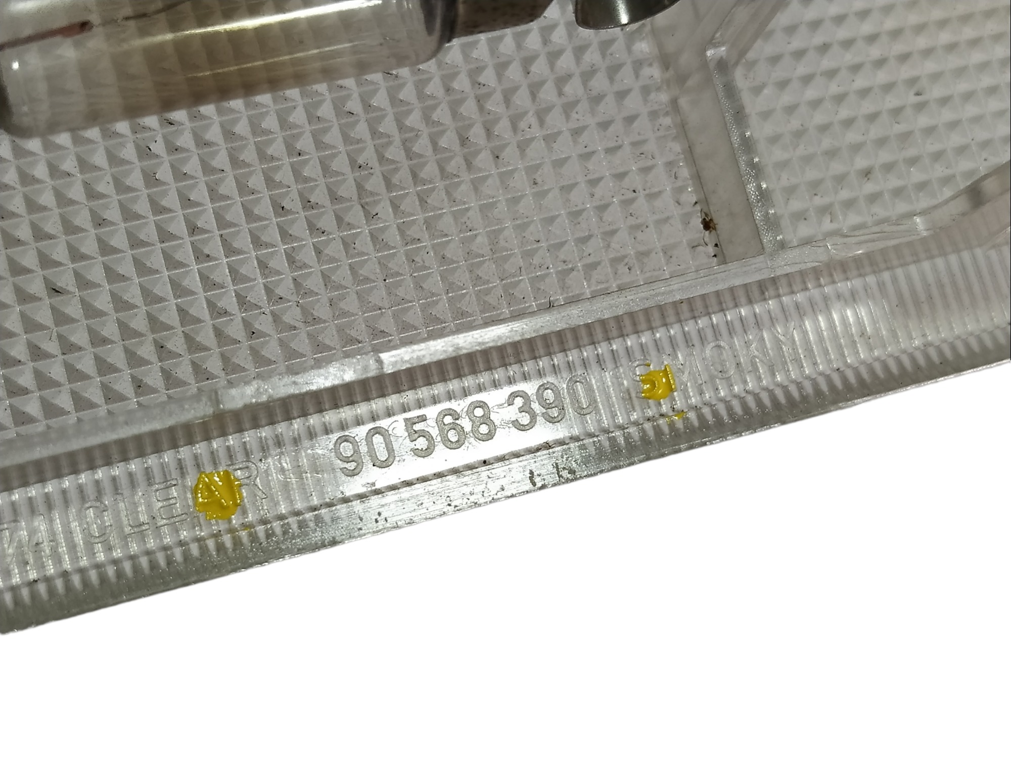 Luz Cortesia Gm Zafira 2.0 2005 90568390 V472 8