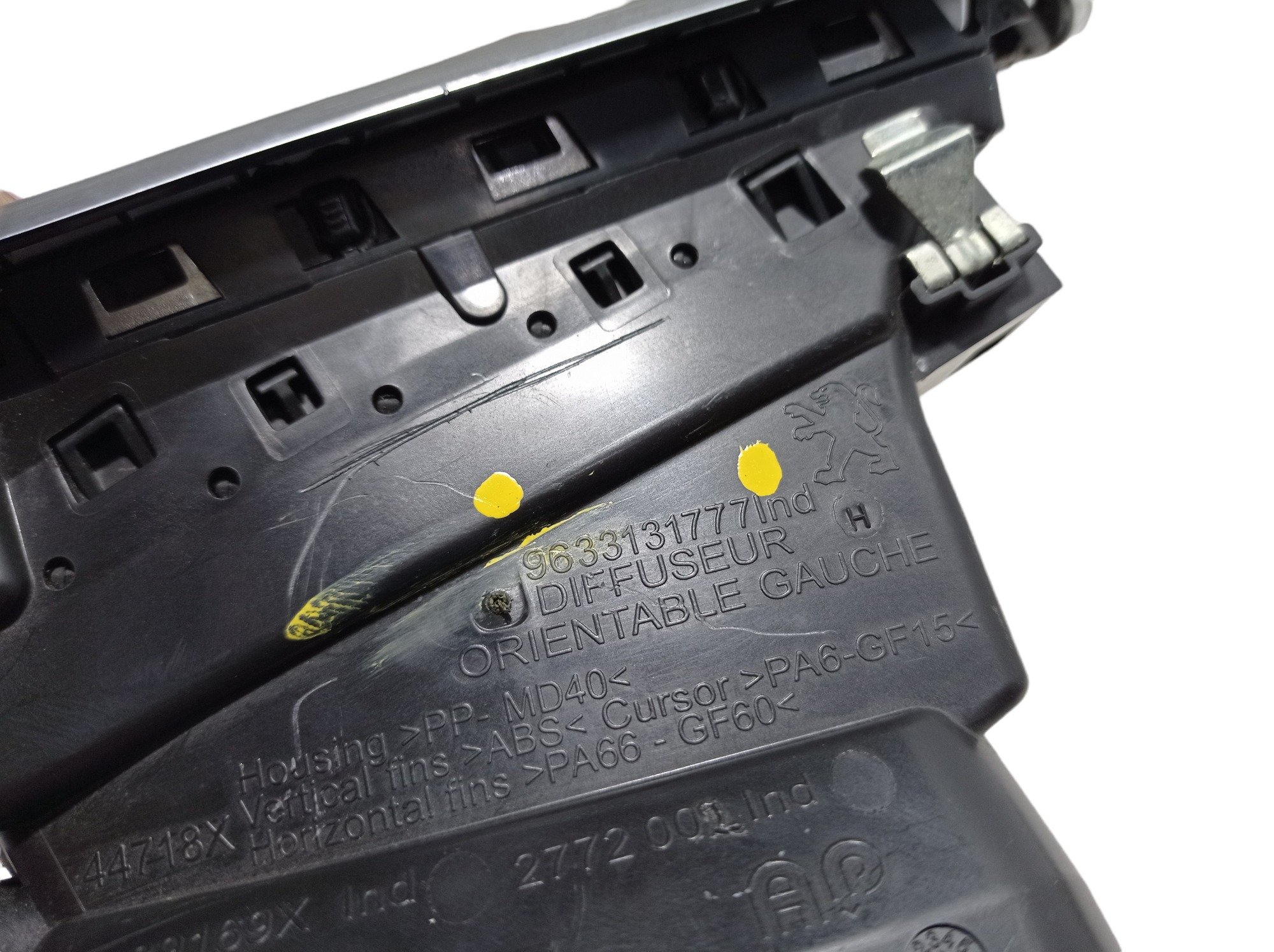 Difusor Ar Esquerdo Painel Peugeot 208  2014 V312 9633131777 9