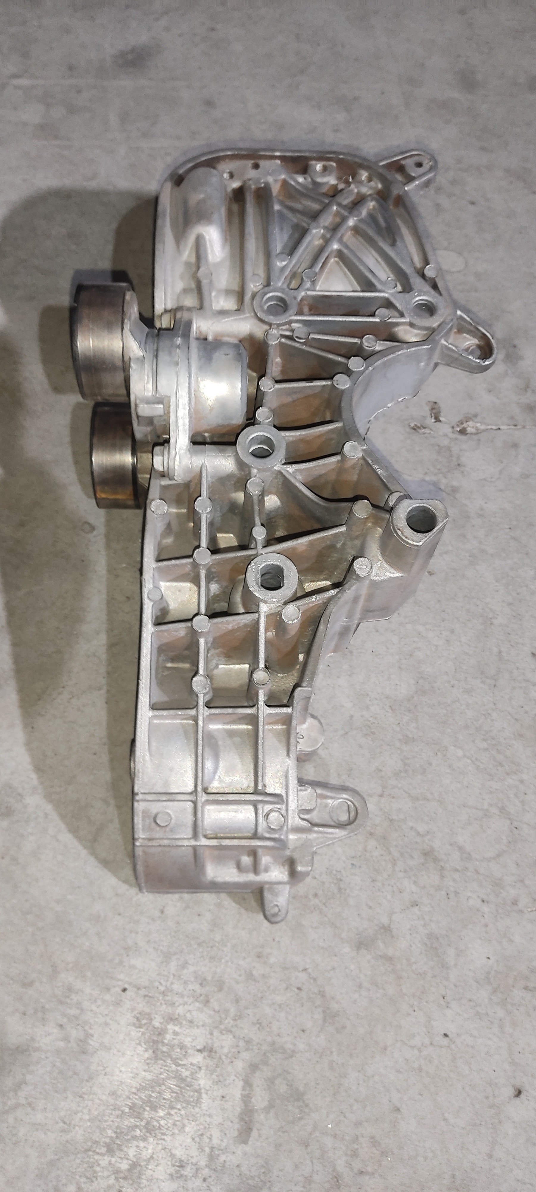 Suporte Do Alternador Renault Duster Oroch 2016 119103465r