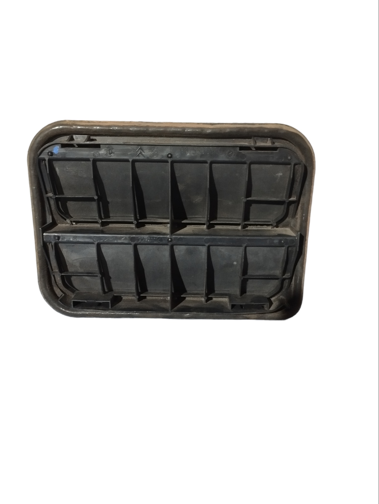 Difusor Saída  De Ar Porta Malas Peugeot 208
