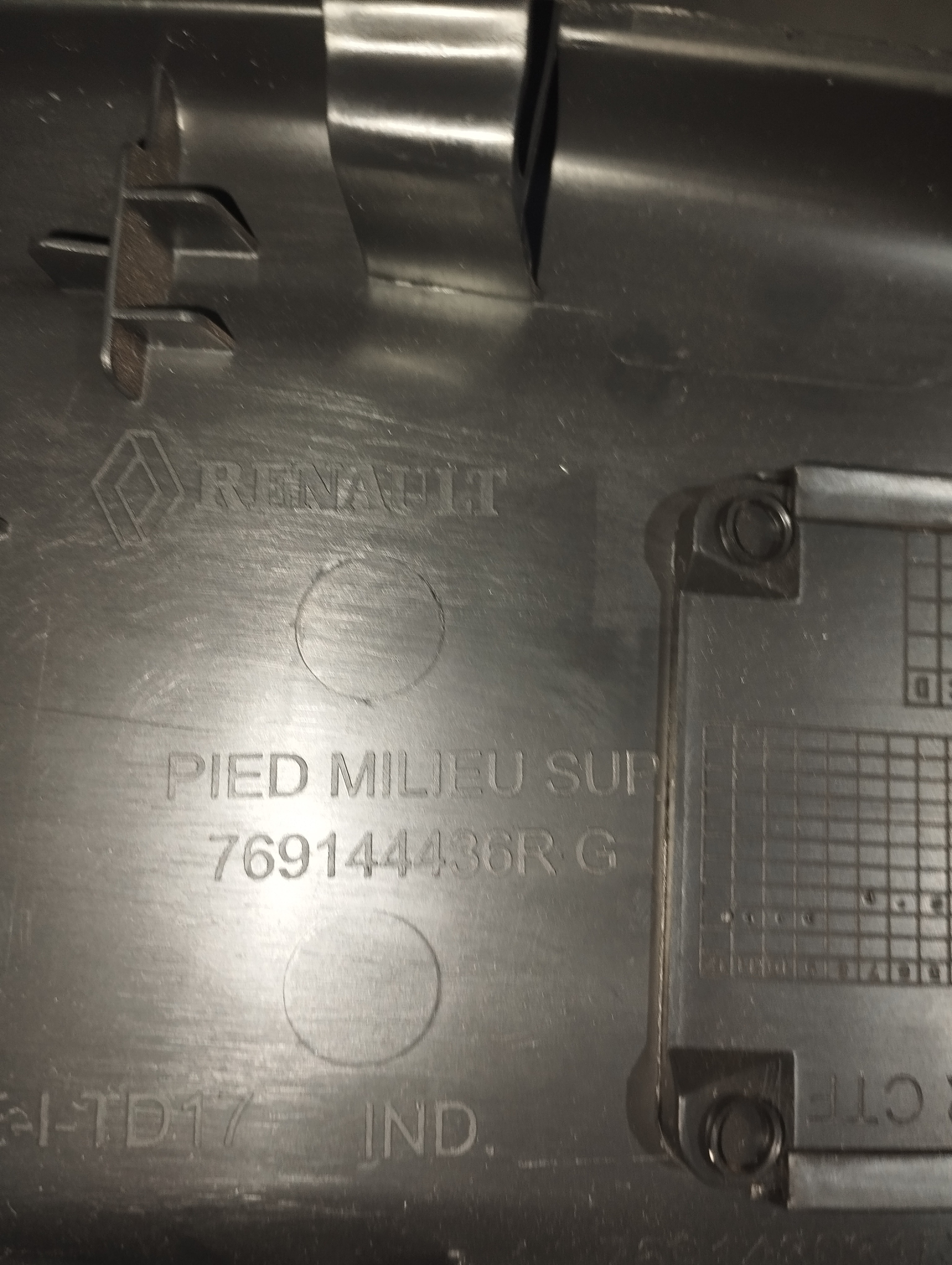 Acabamento Coluna  Esquerdo  Renault Captur 2018 A 201 2