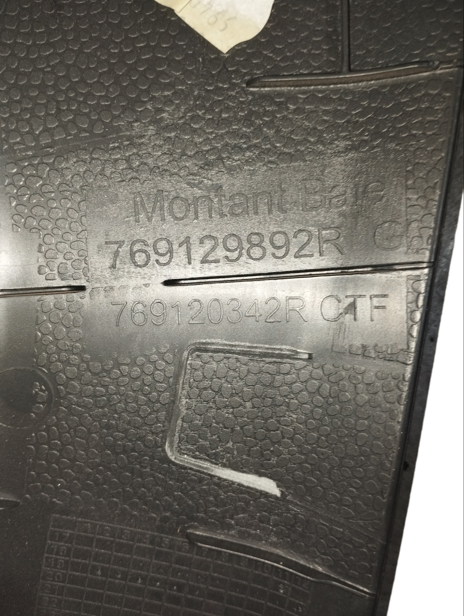 Acabamento Coluna Dianteira Esquerda Renault  Captur 2019 2